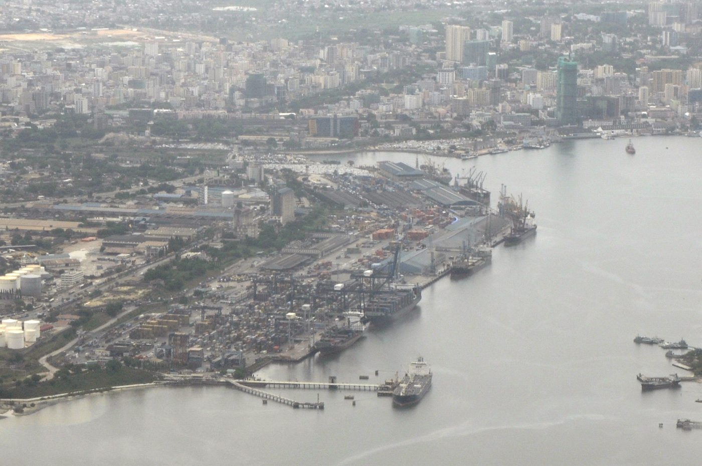 Container vs RoRo Shipping: Which Costs Less for a Bulk Pickup Order?