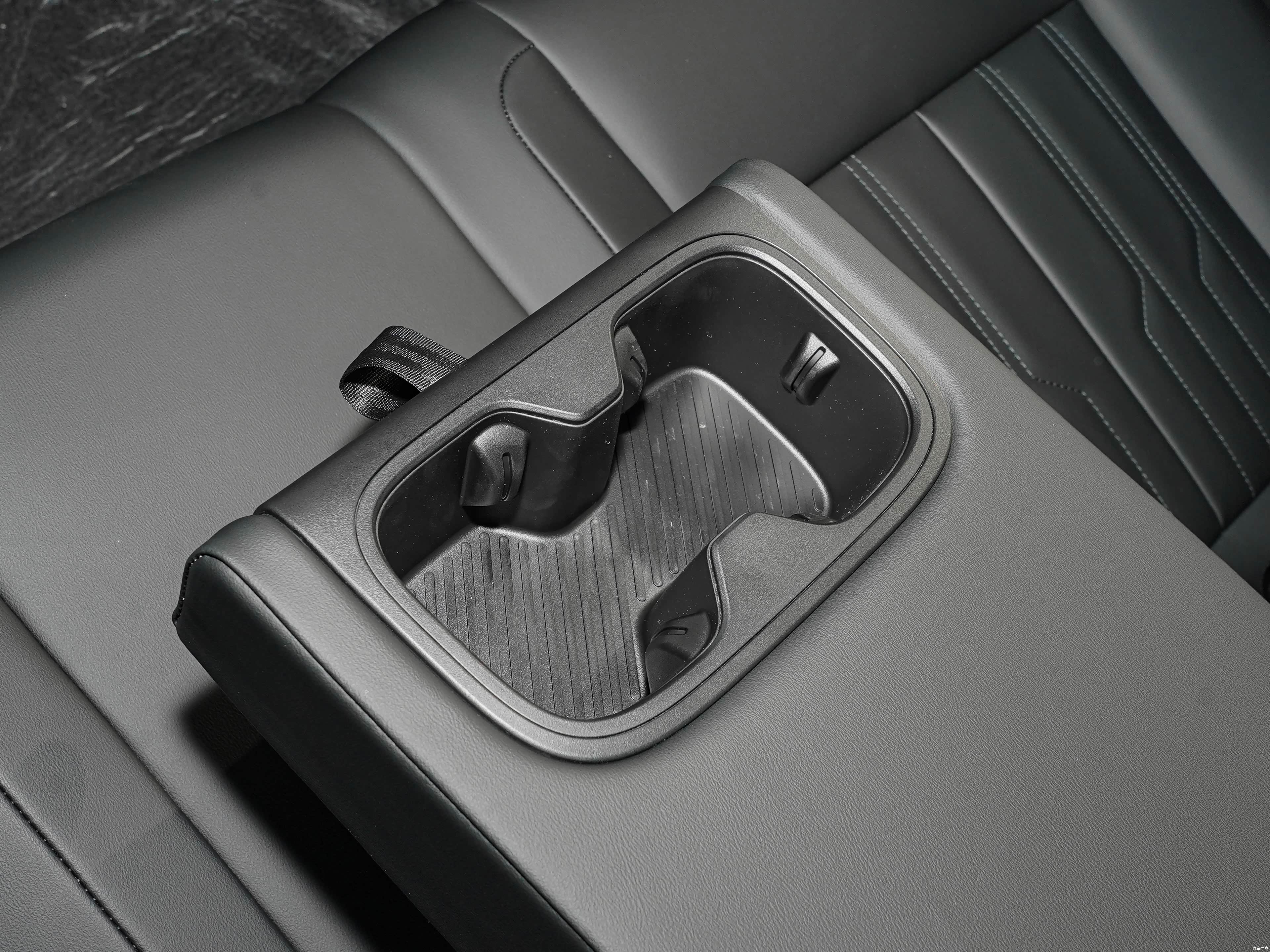 BAIC BJ40 2026 2.0D Diesel &mdash; Interior 1