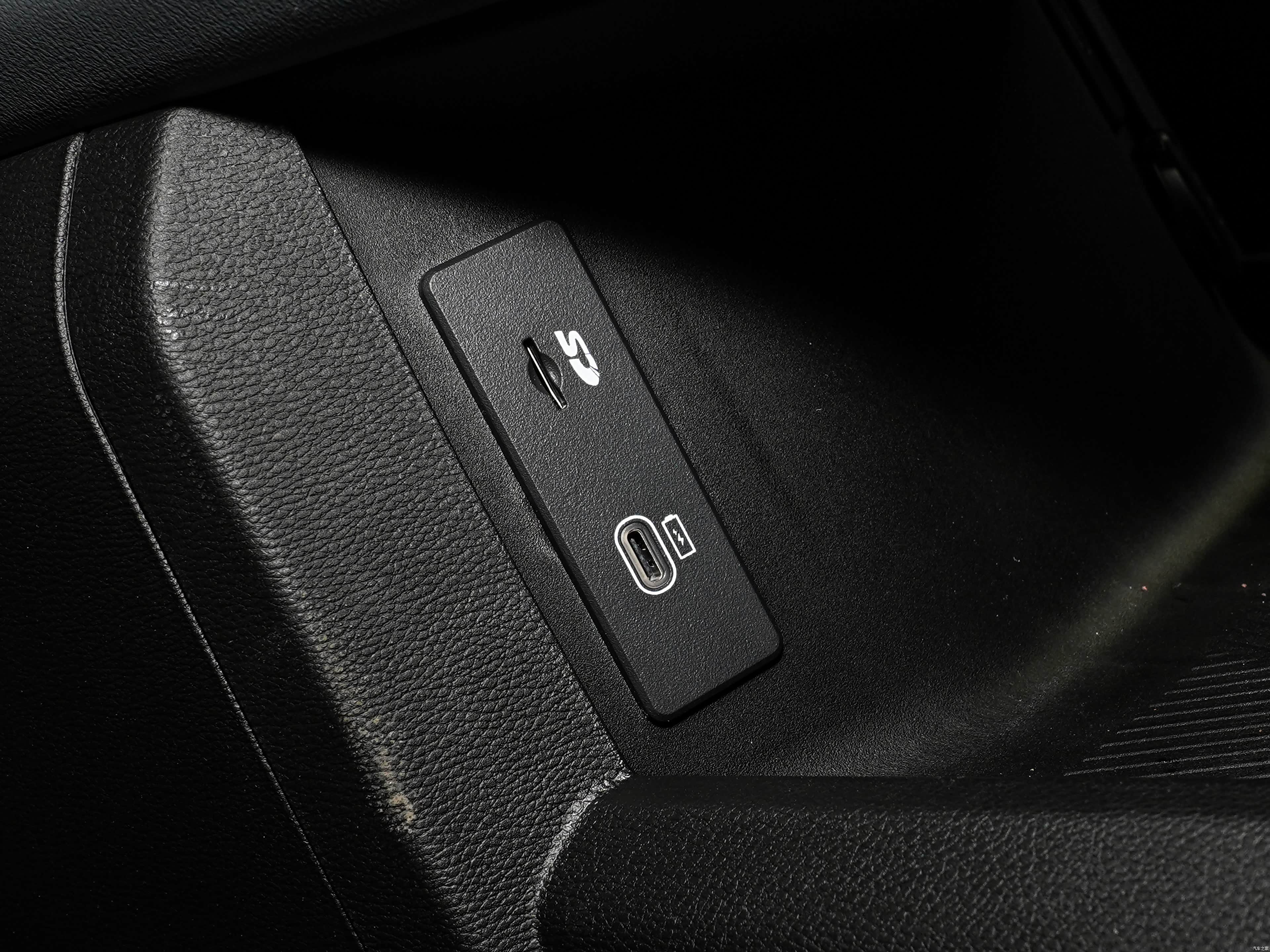BAIC BJ40 2026 2.0D Diesel &mdash; Interior 3