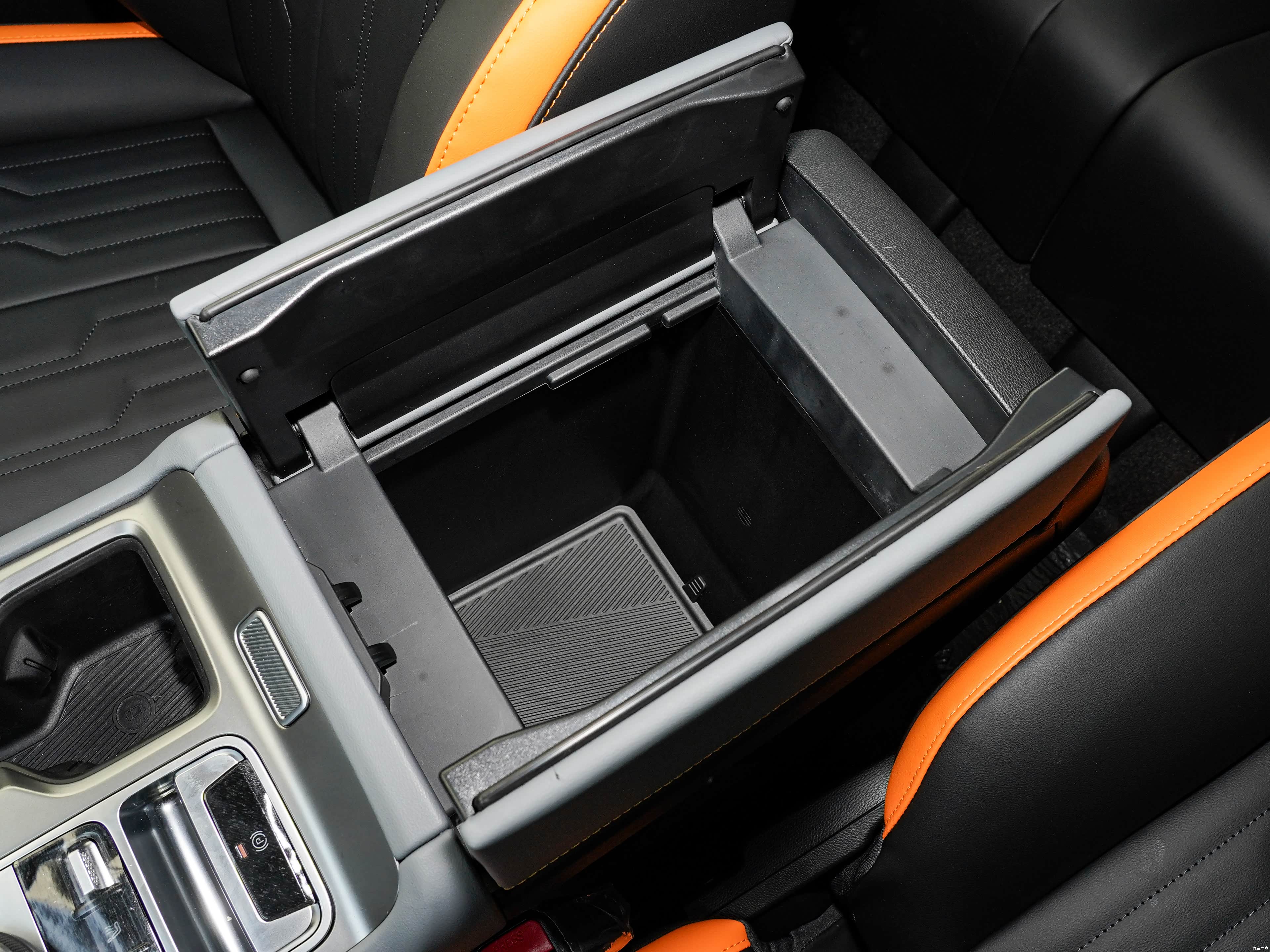 BAIC BJ40 2026 2.0D Diesel &mdash; Interior 4