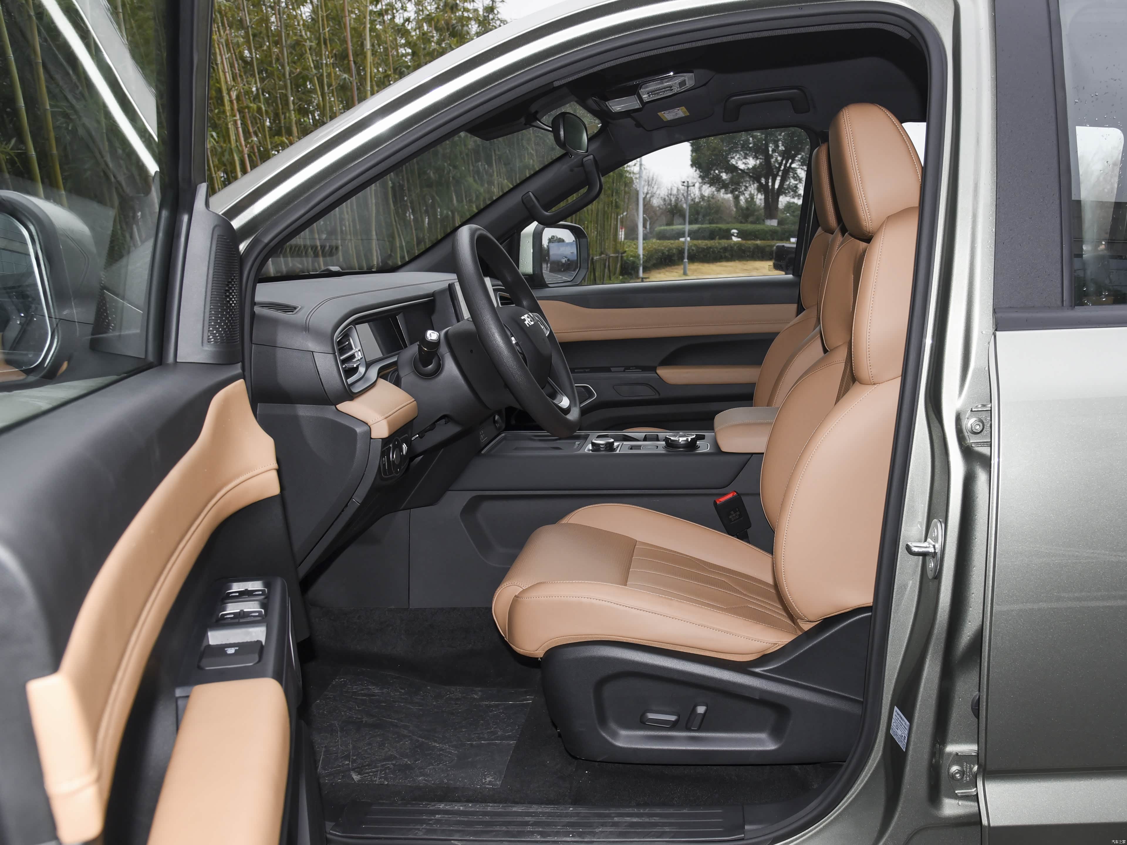 Chery Wei Lin R08 ev &mdash; Interior 1