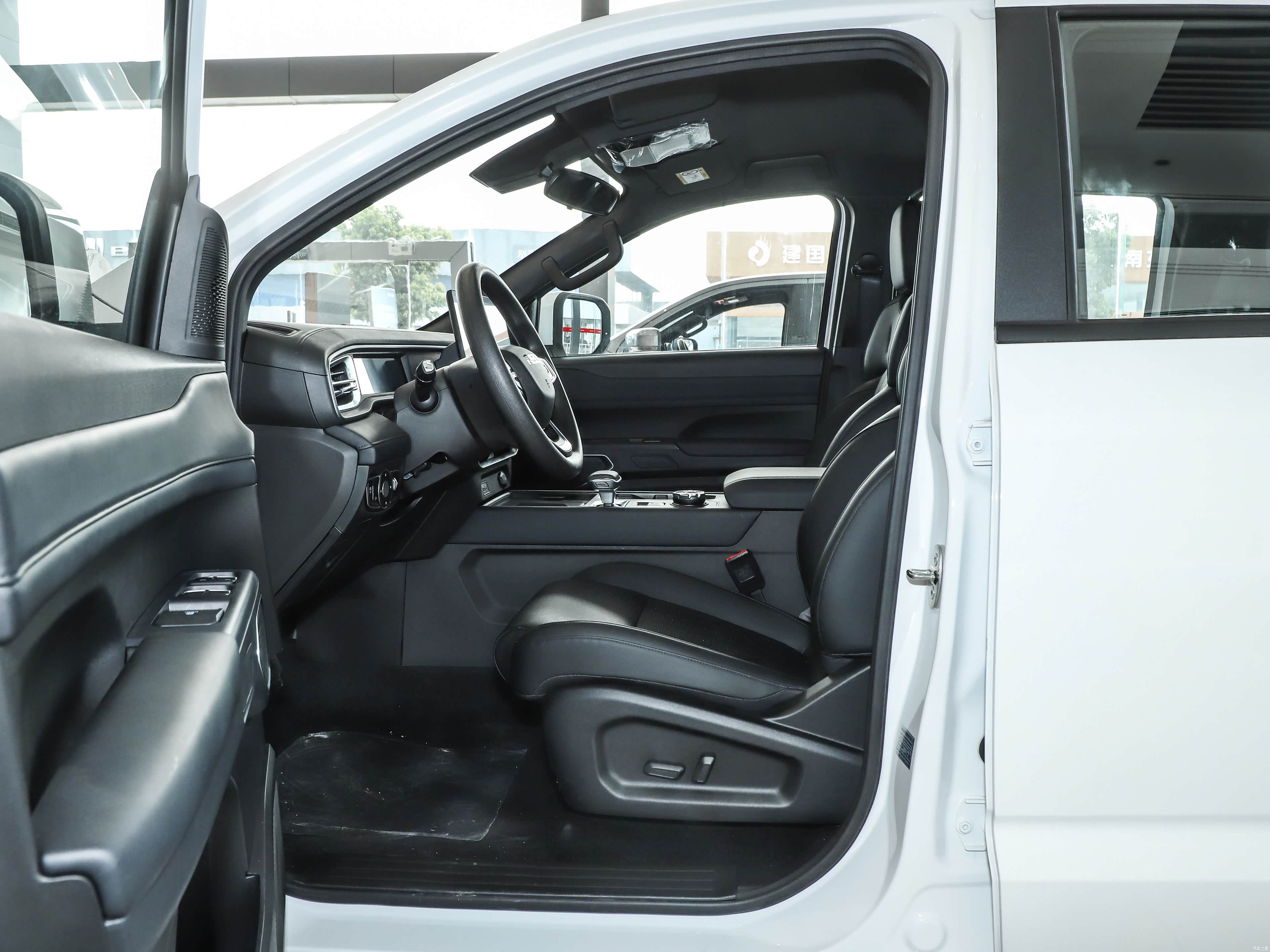 Chery Wei Lin R08 &mdash; Interior 1