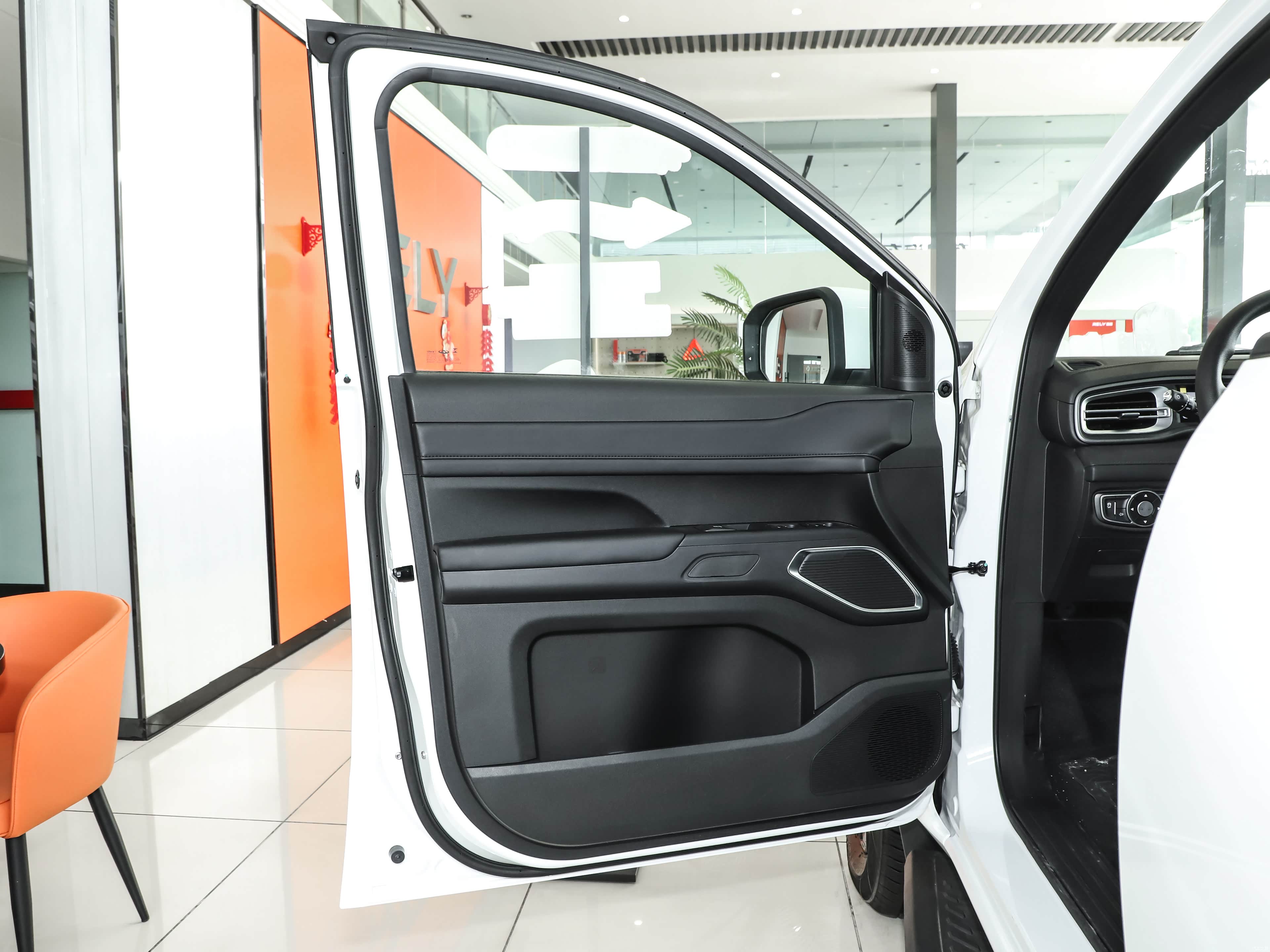 Chery Wei Lin R08 &mdash; Interior 3