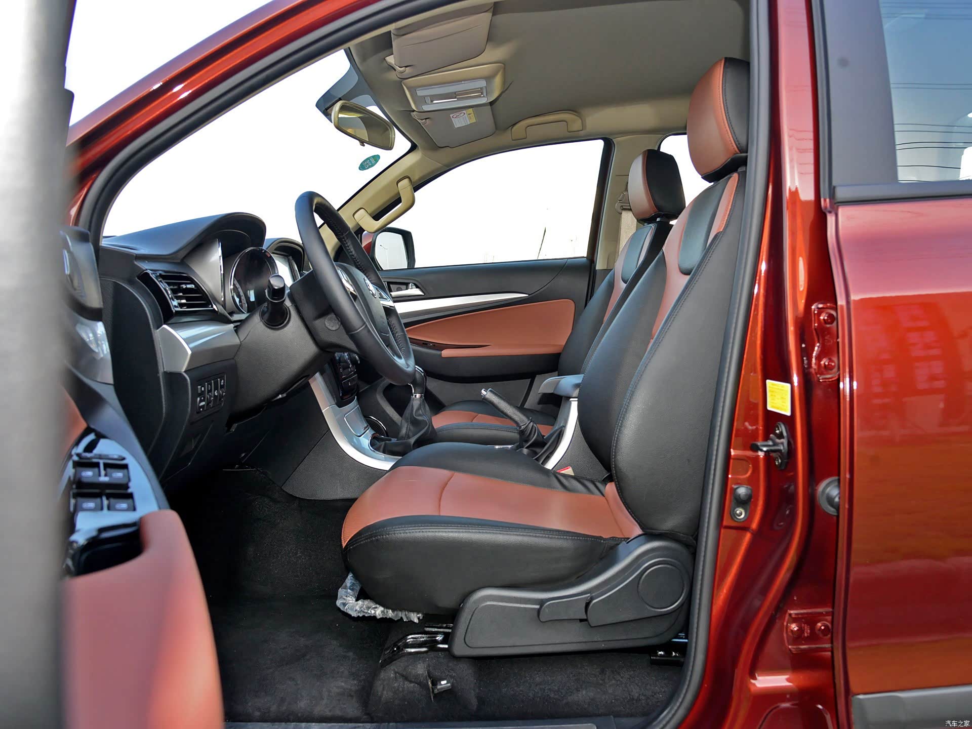Dongfeng Yu Feng P16 &mdash; Interior 1