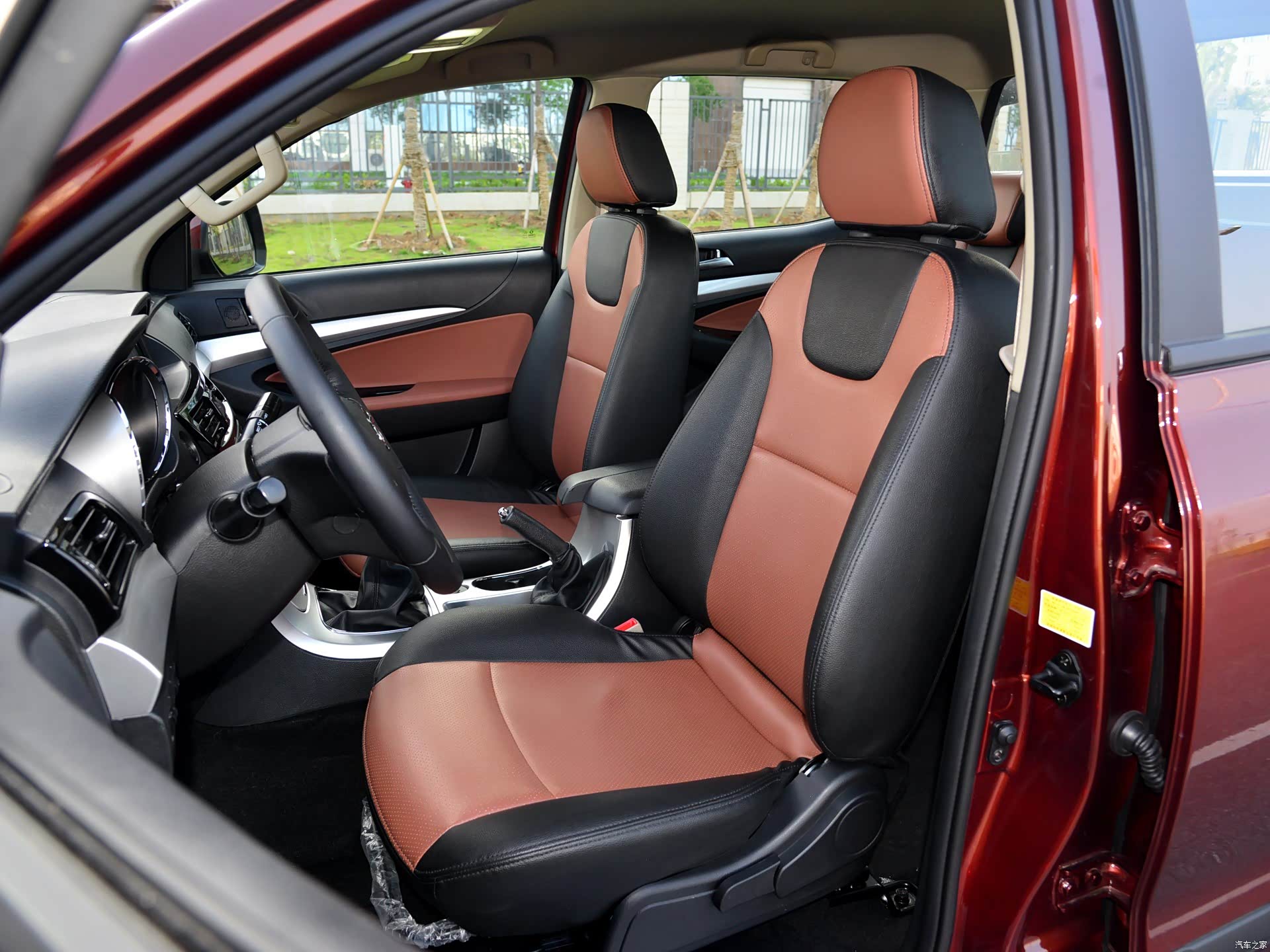 Dongfeng Yu Feng P16 &mdash; Interior 3