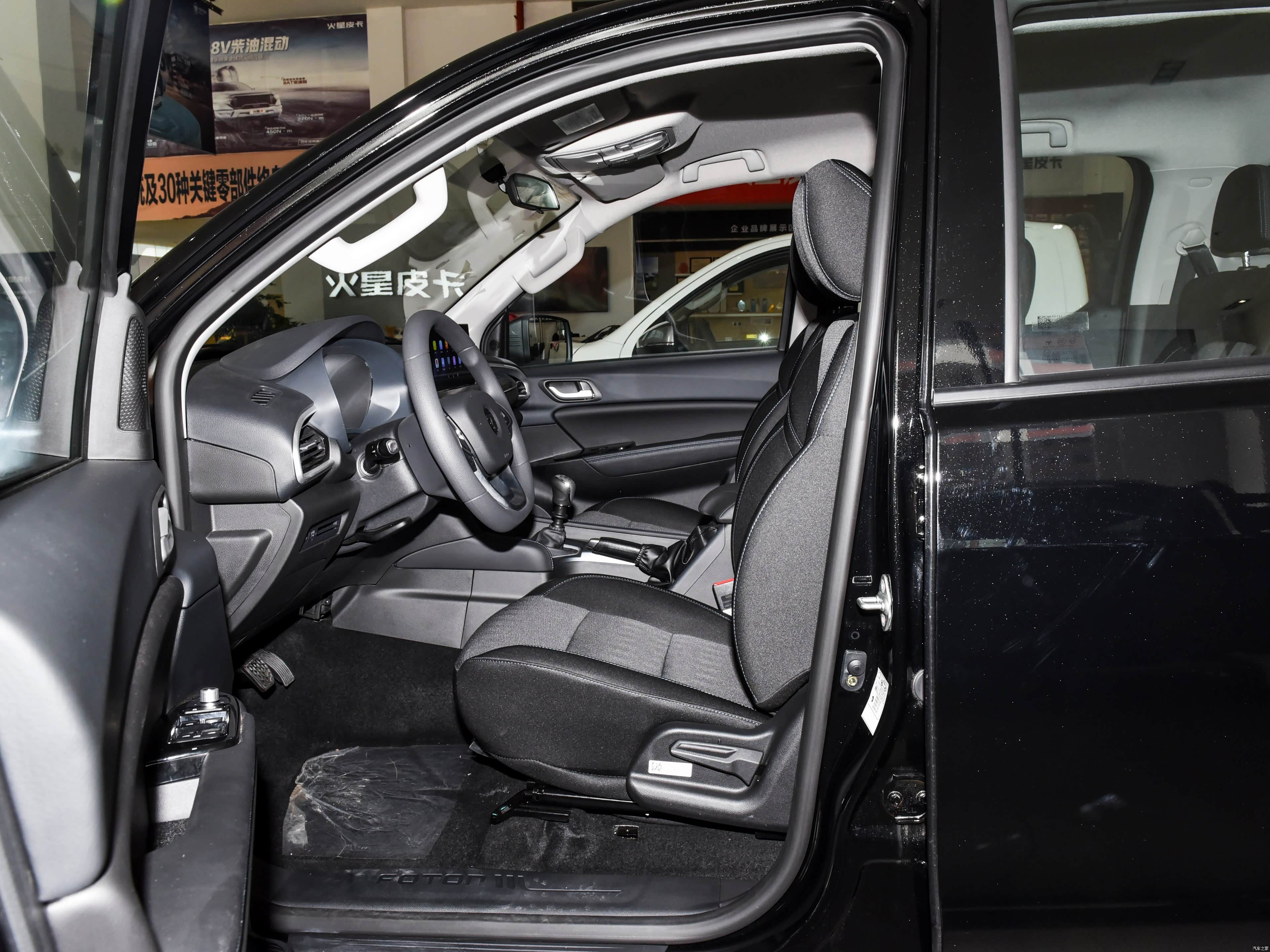 Foton Da Jiang Jun F9 &mdash; Interior 1