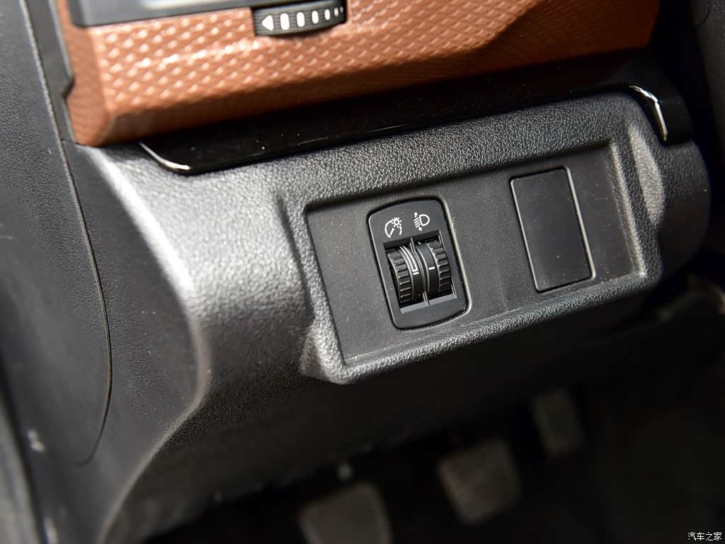 GWM Wingle 6 2.0T Diesel 4x4 Elite (4D20D) &mdash; Interior 2