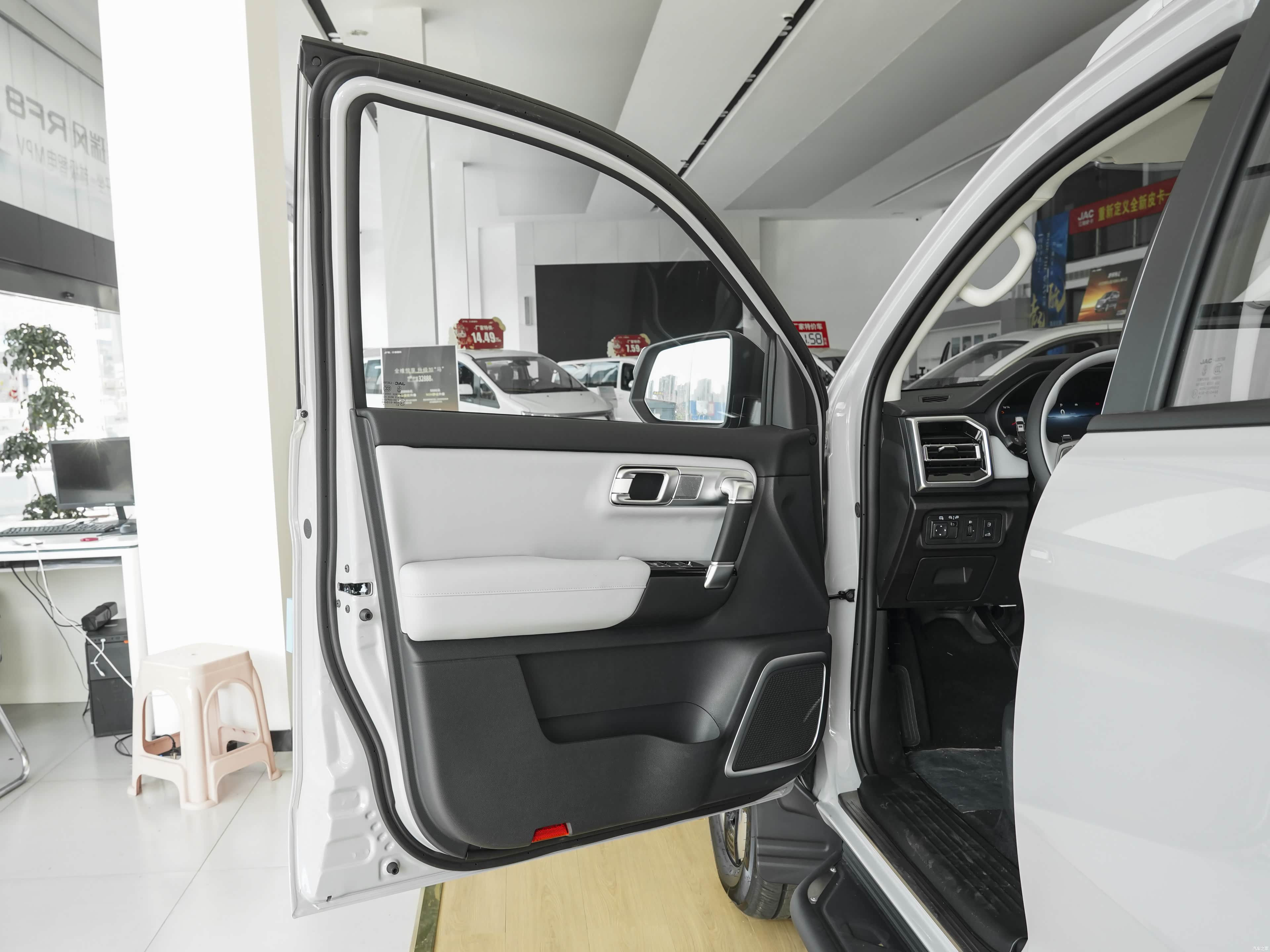 JAC Han Tu Xin Neng Yuan &mdash; Interior 3