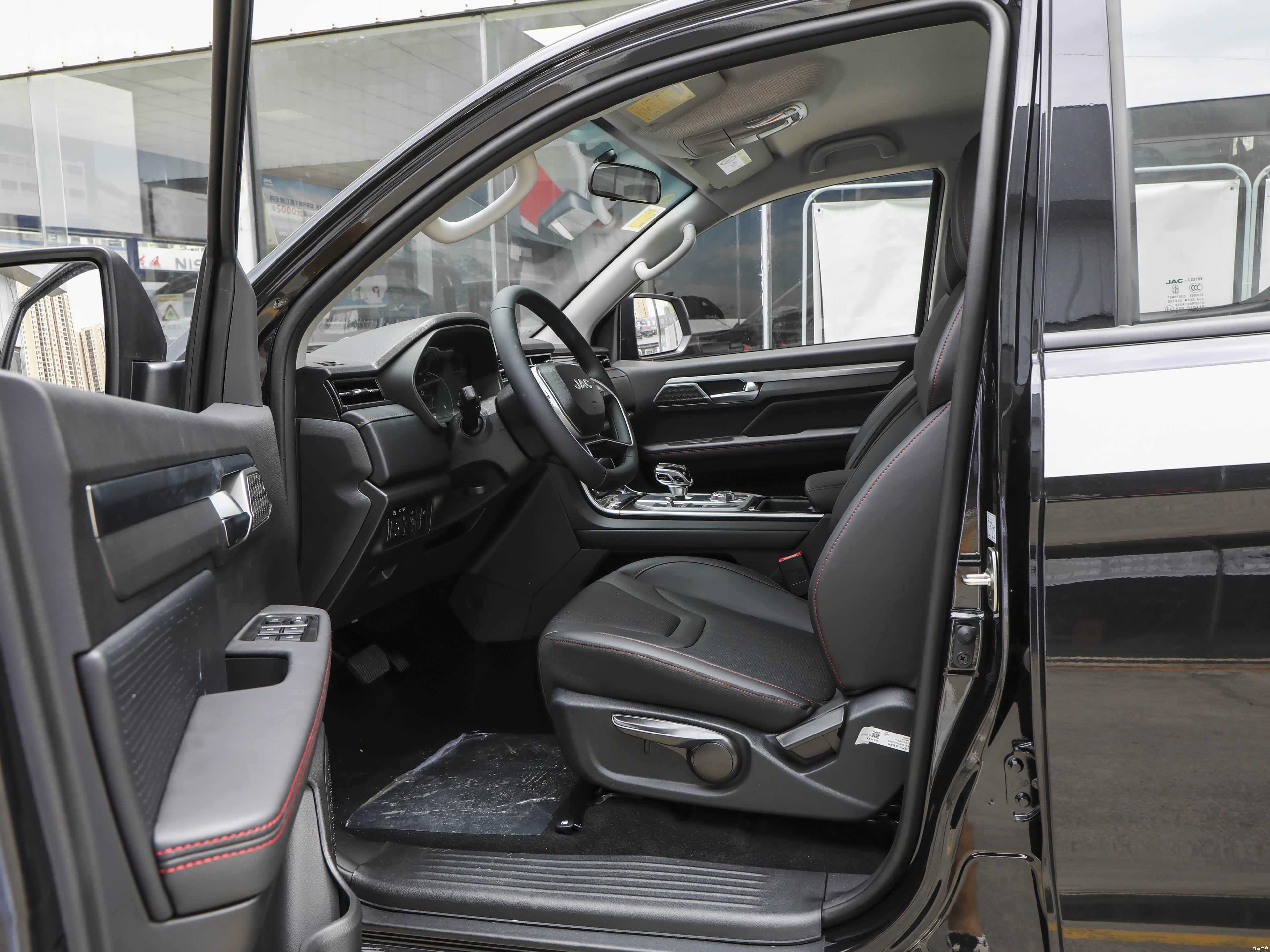 JAC Jiang Huai T8 &mdash; Interior 1