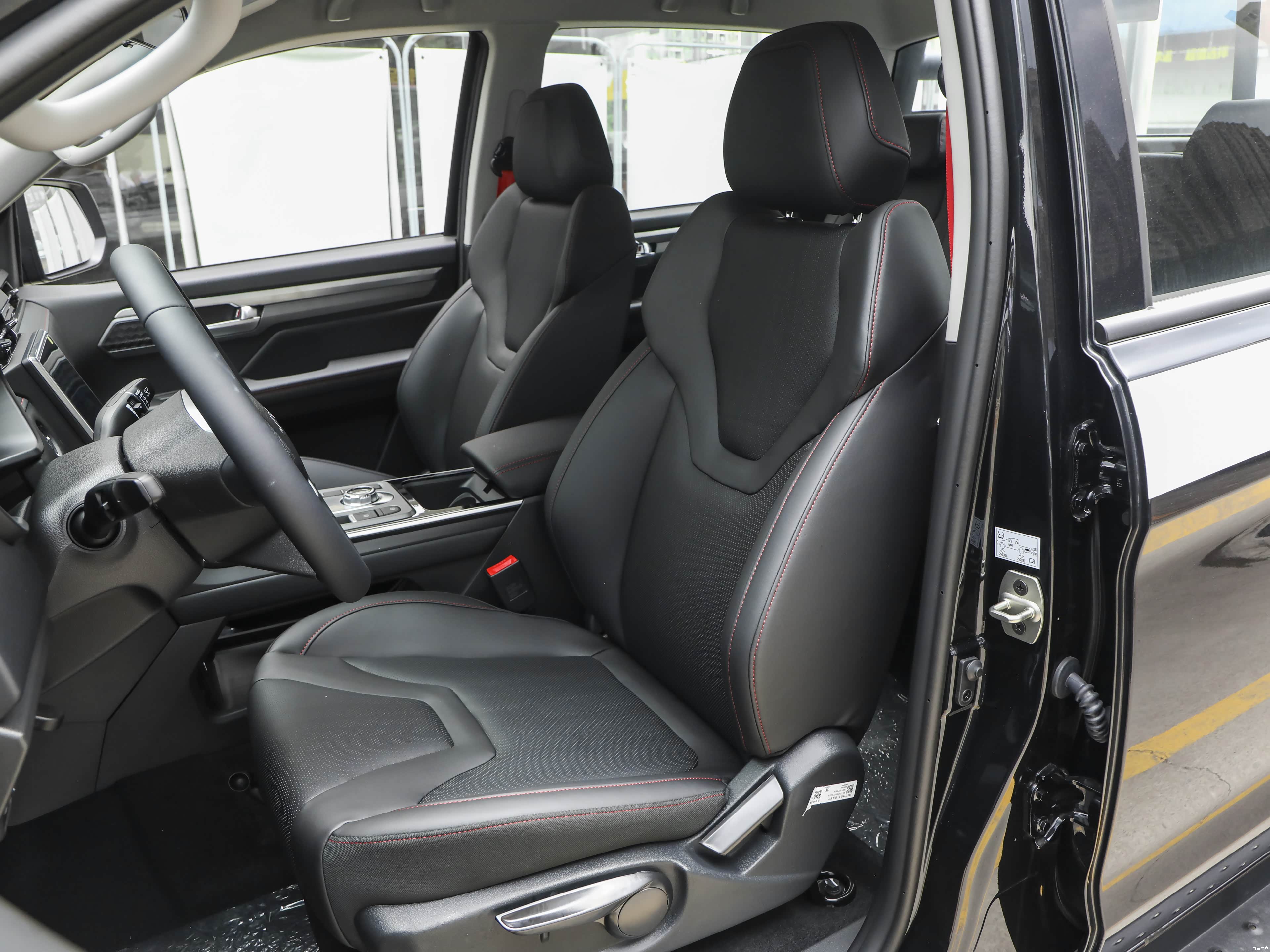 JAC Jiang Huai T8 &mdash; Interior 2