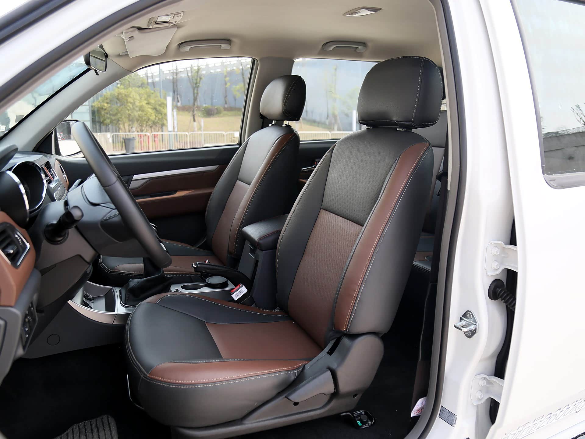 JAC Jiang Huai V7 &mdash; Interior 1