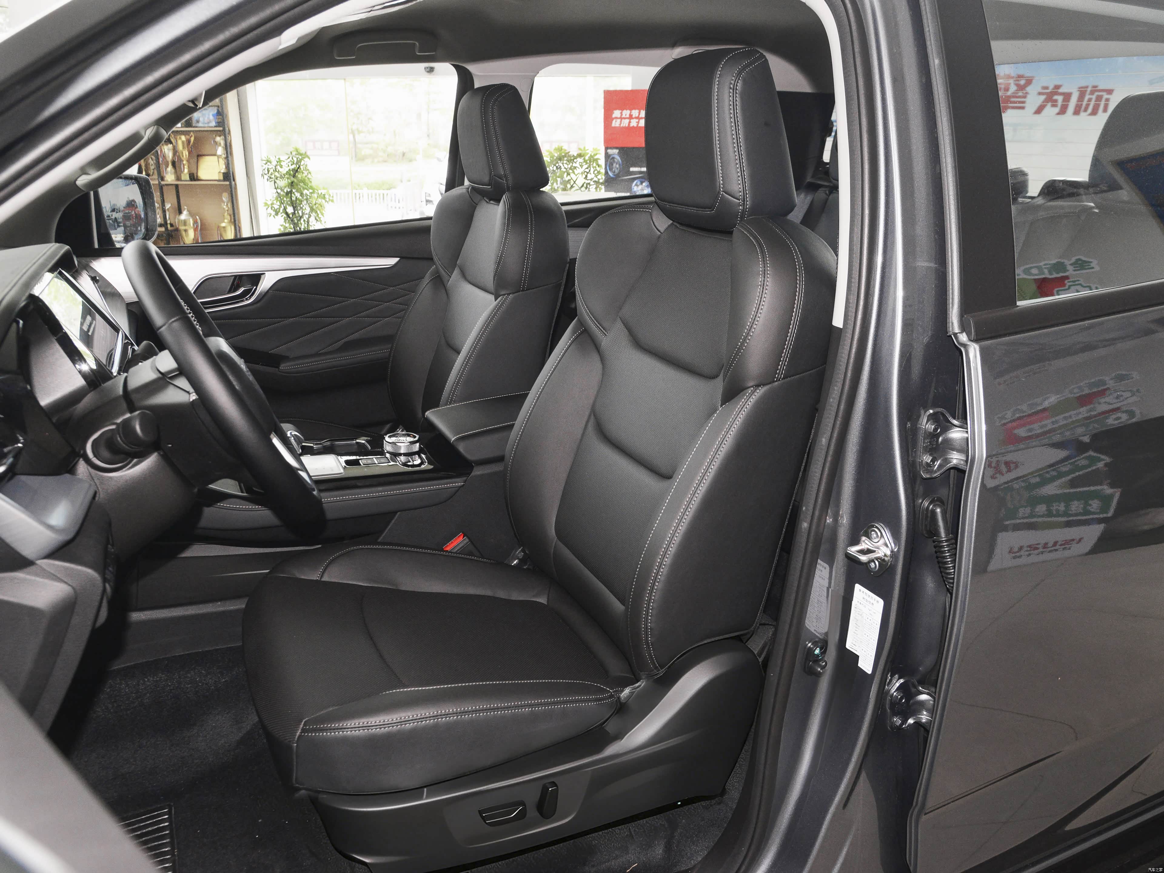 Jiangxi Isuzu D-MAX &mdash; Interior 2