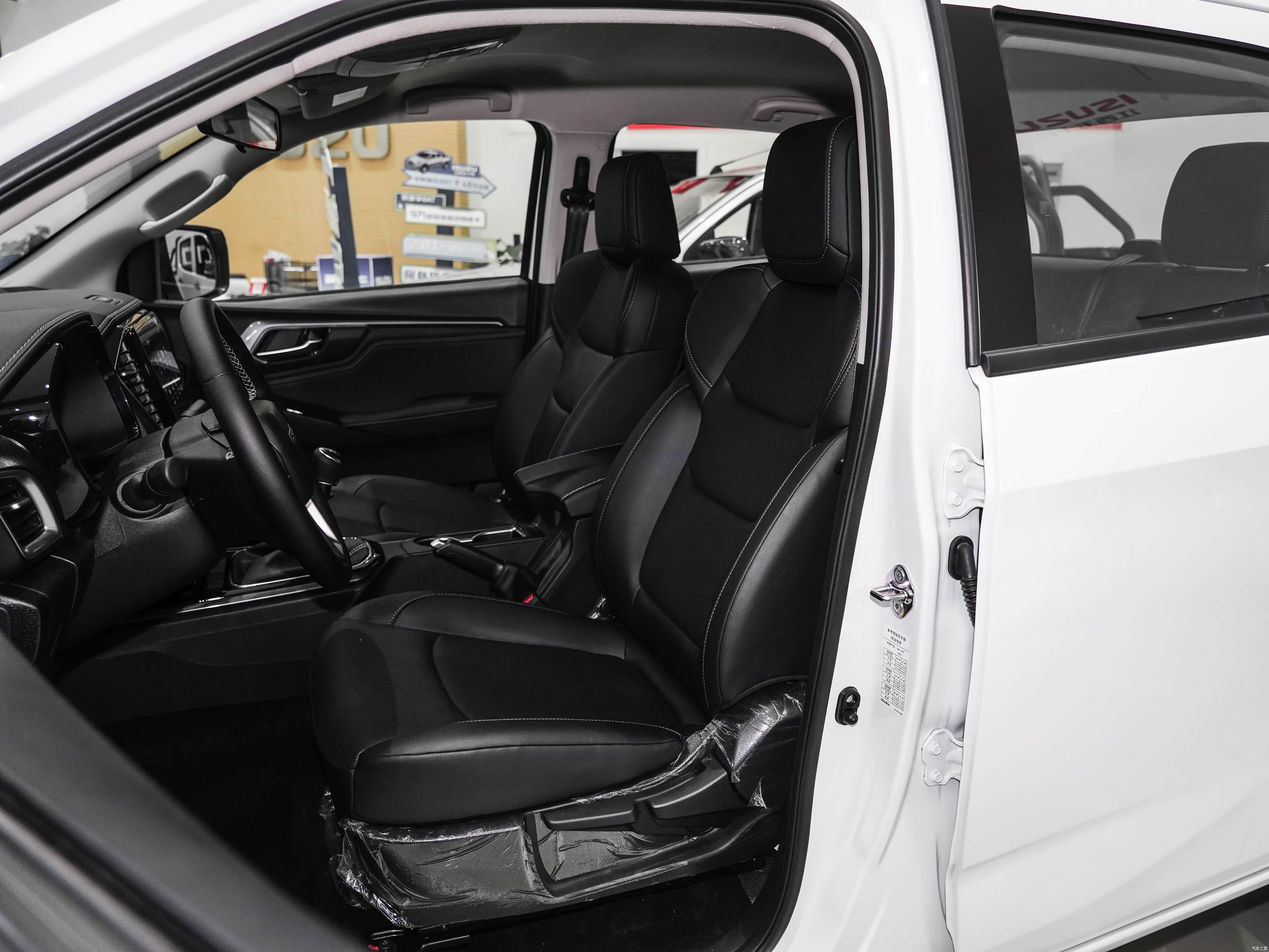 Jiangxi Isuzu Ling Tuo &mdash; Interior 2