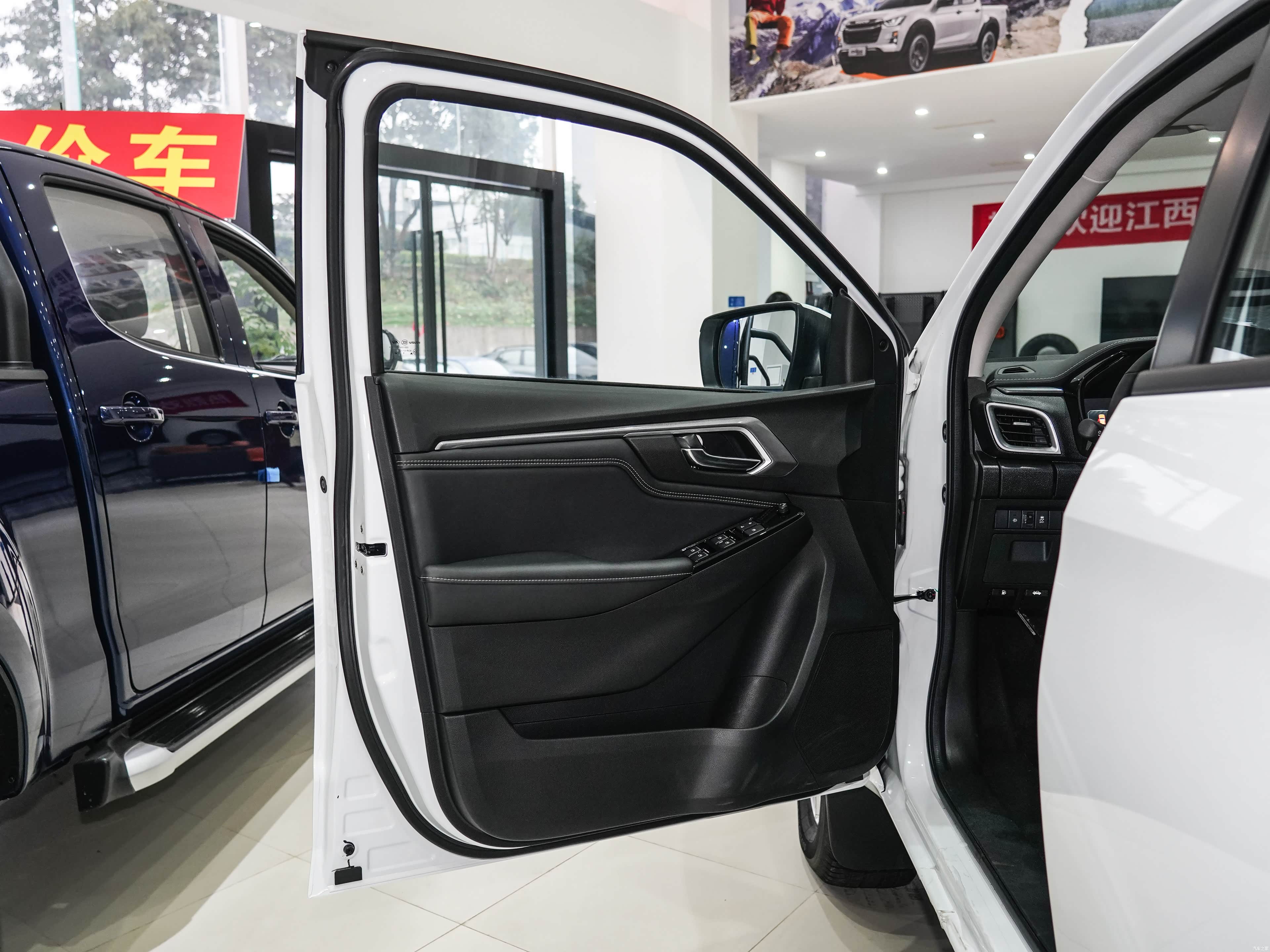 Jiangxi Isuzu Ling Tuo &mdash; Interior 3