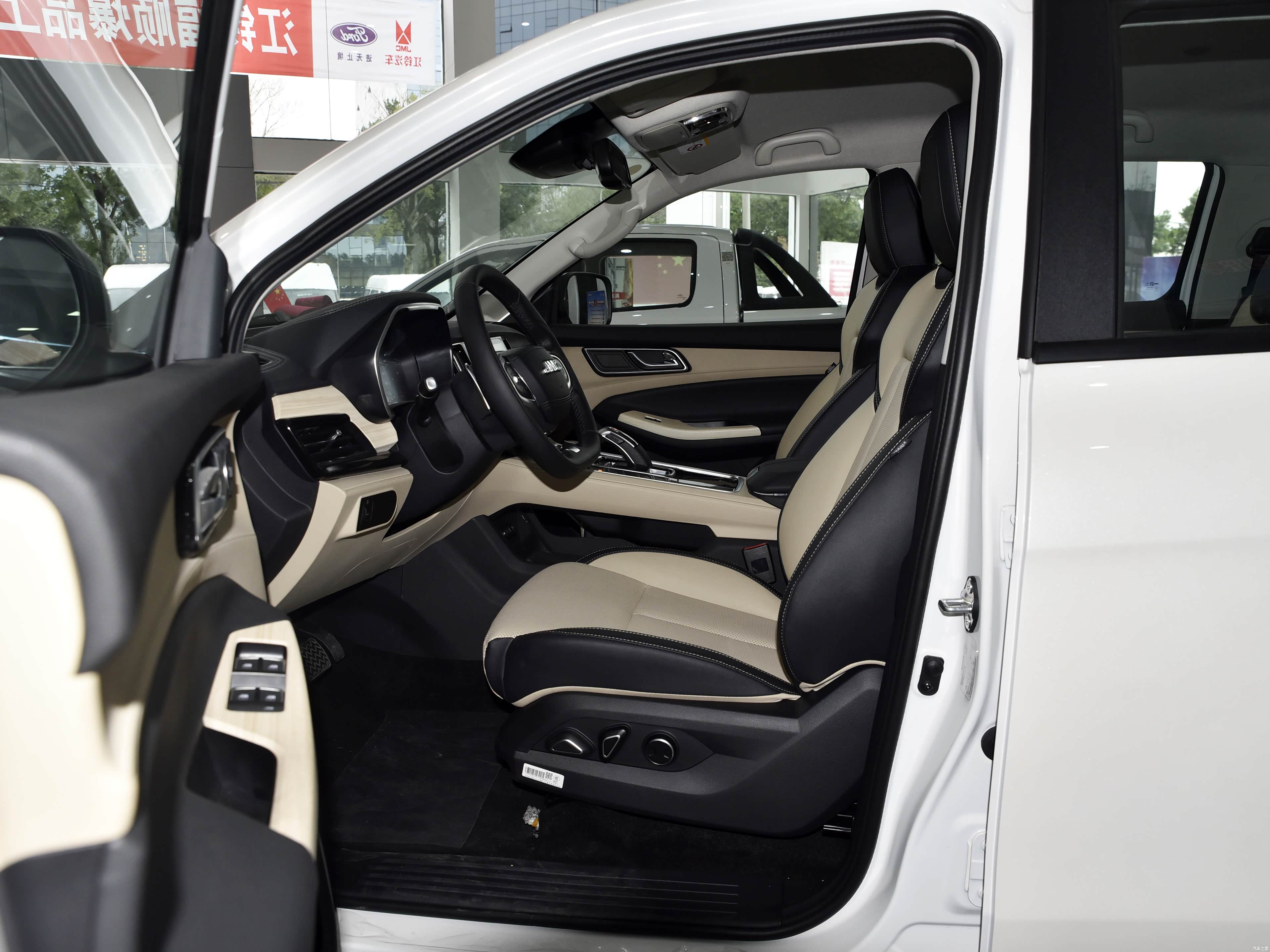 JMC Yu Hu 9 &mdash; Interior 1