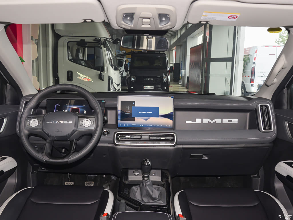 JMC Yuhu 2025 Long-Wheelbase AT 4x4 &mdash; Interior 1