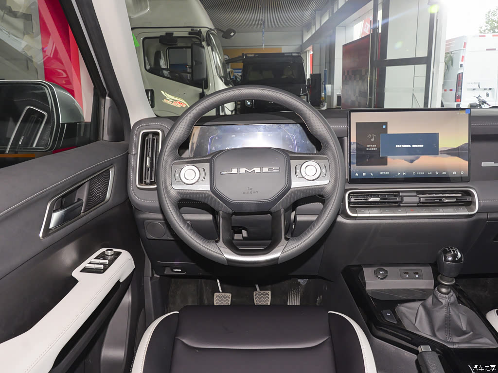 JMC Yuhu 2025 Long-Wheelbase AT 4x4 &mdash; Interior 2