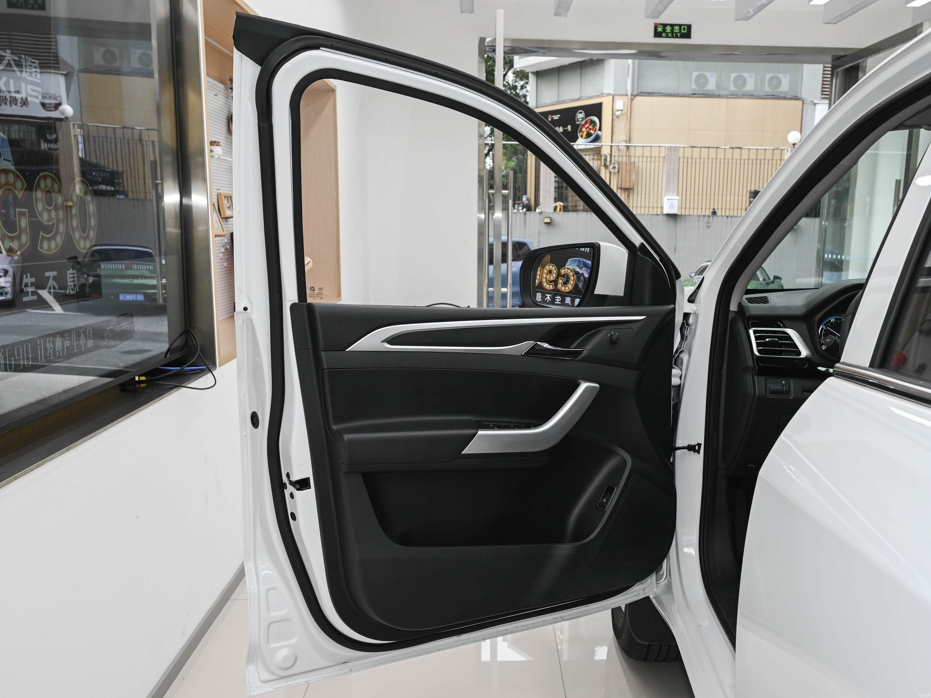 Maxus Xing Ji Ev &mdash; Interior 3