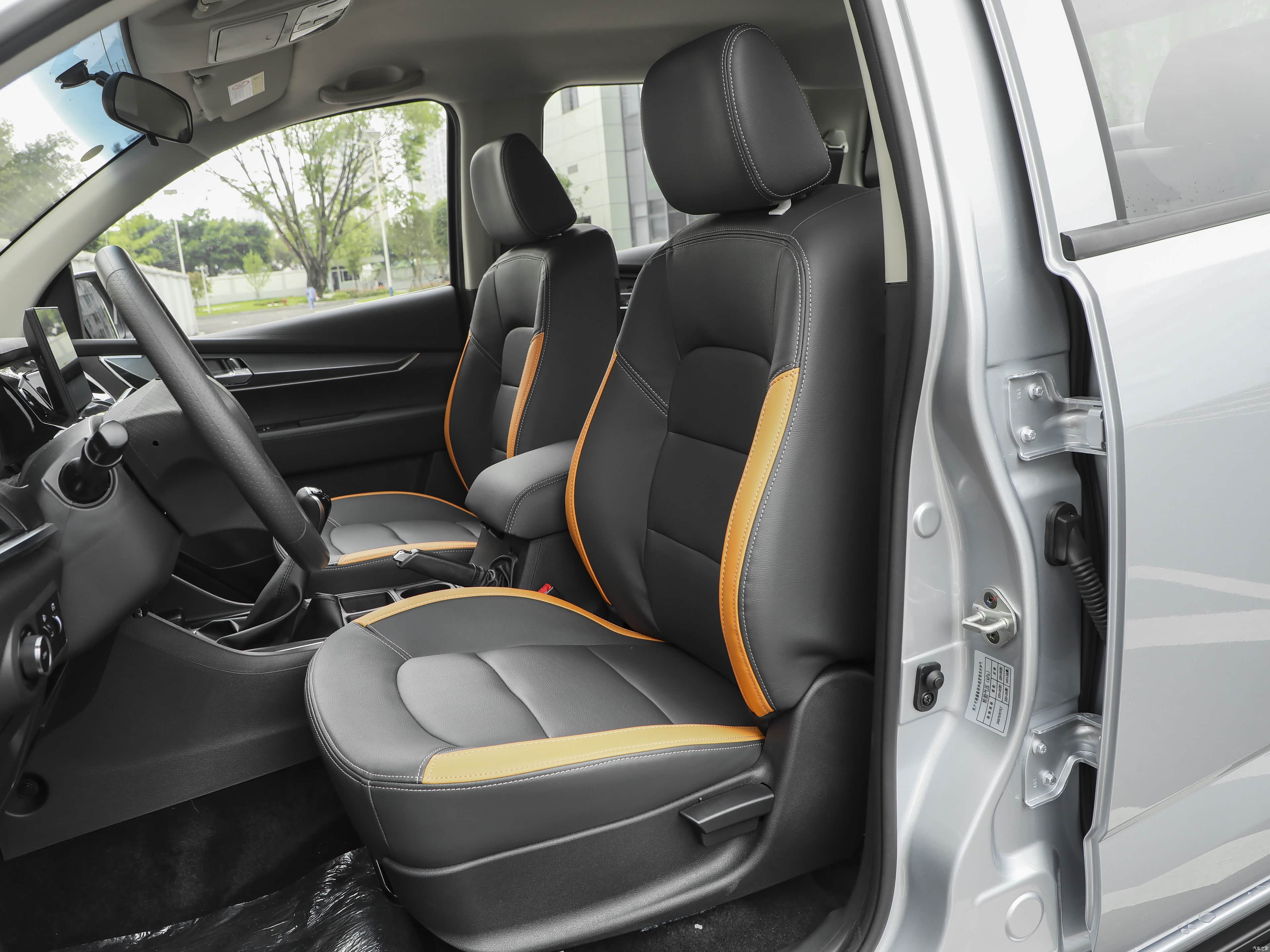 Qingling Isuzu Qing Ling T28 &mdash; Interior 2