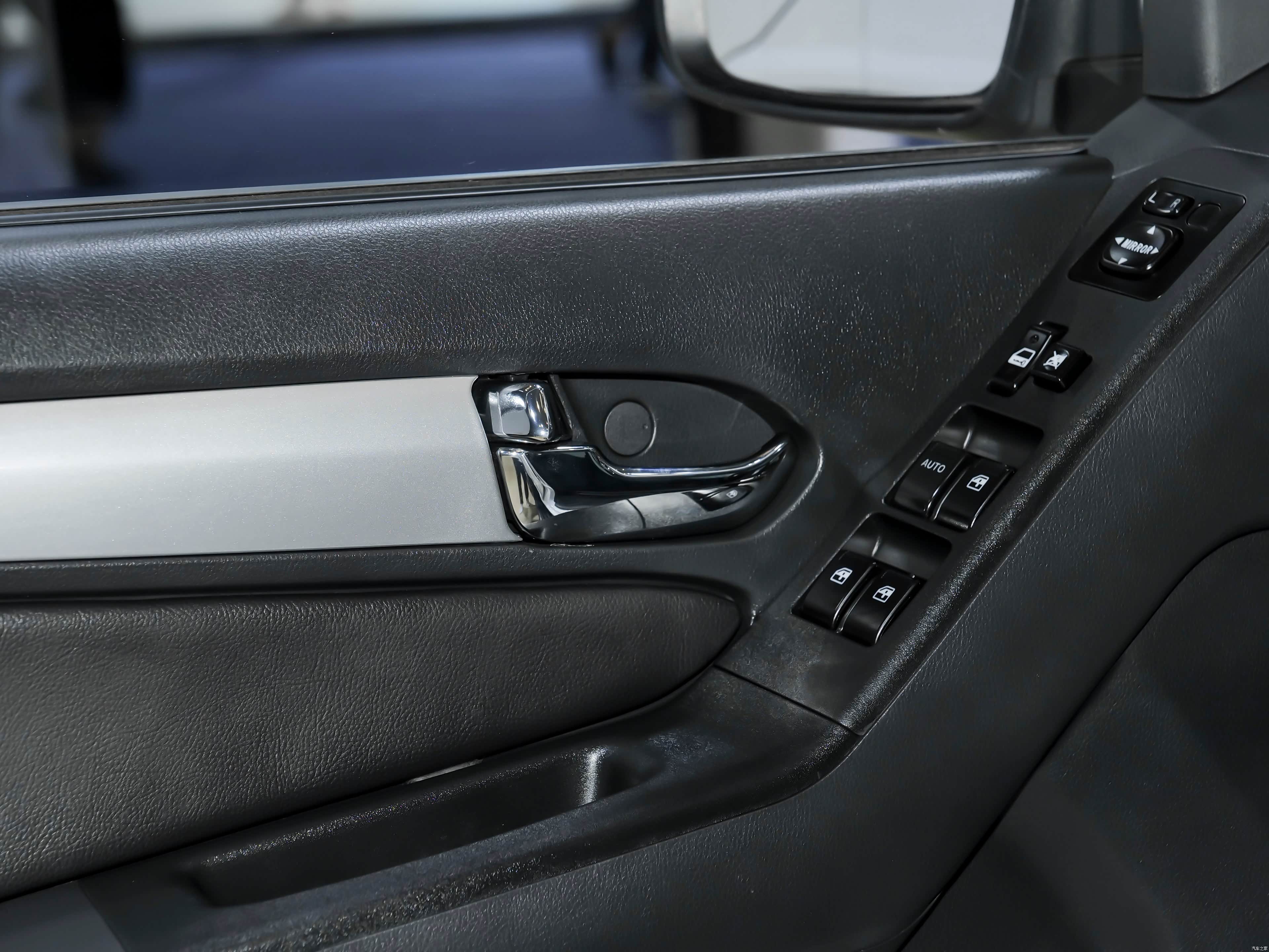 Qingling Isuzu Taga Da Ka Chun Dian &mdash; Interior 3