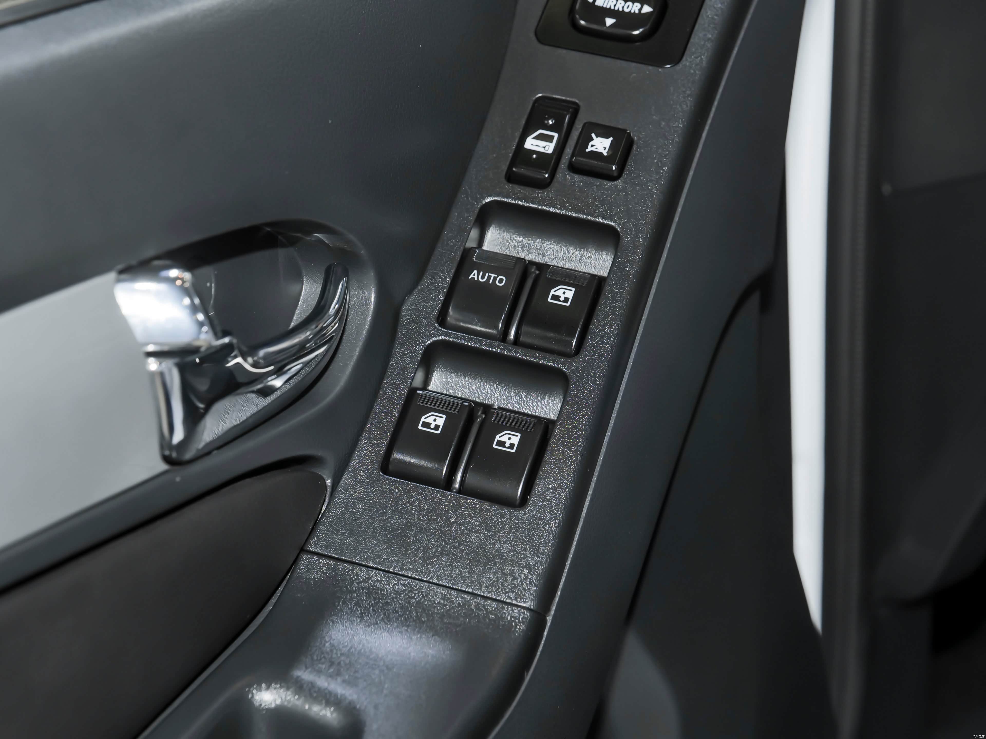 Qingling Isuzu Taga Da Ka Chun Dian &mdash; Interior 4