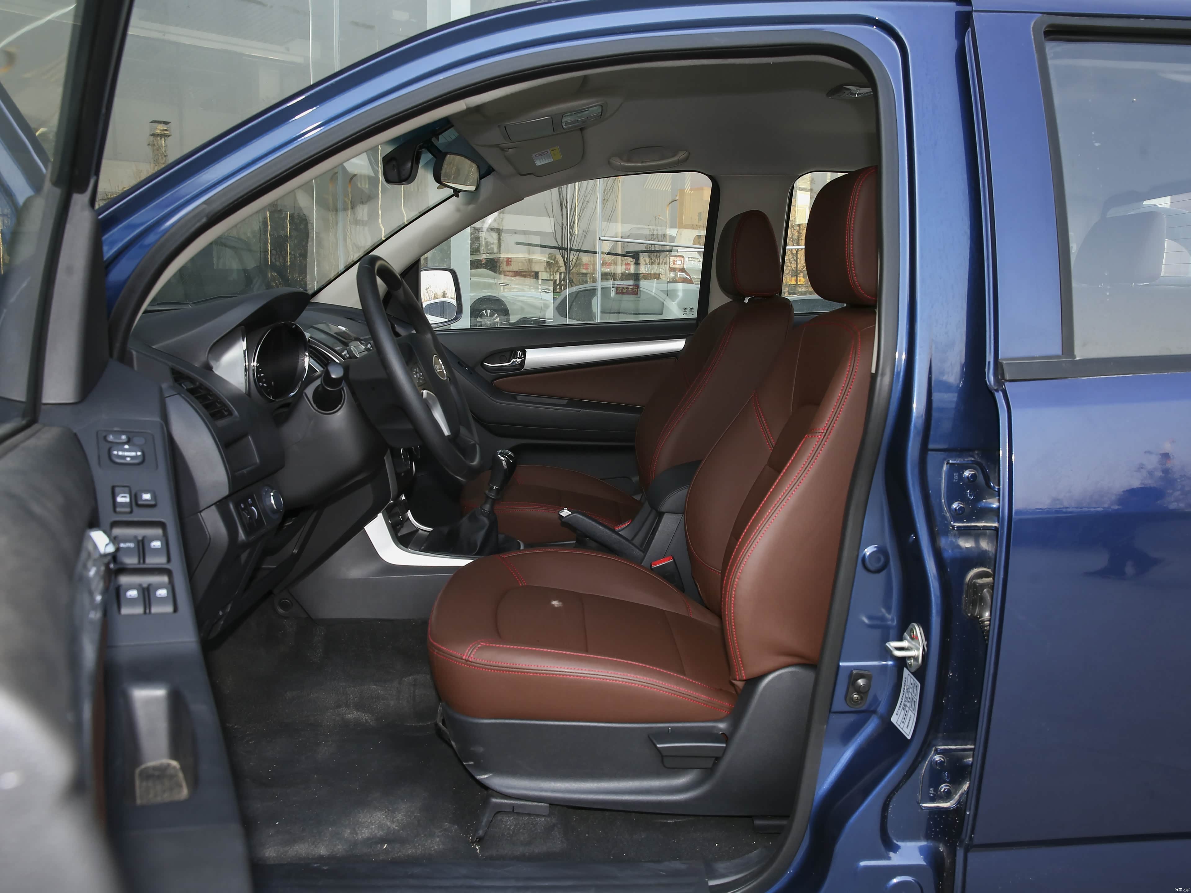 Qingling Isuzu Taga Da Ka &mdash; Interior 1