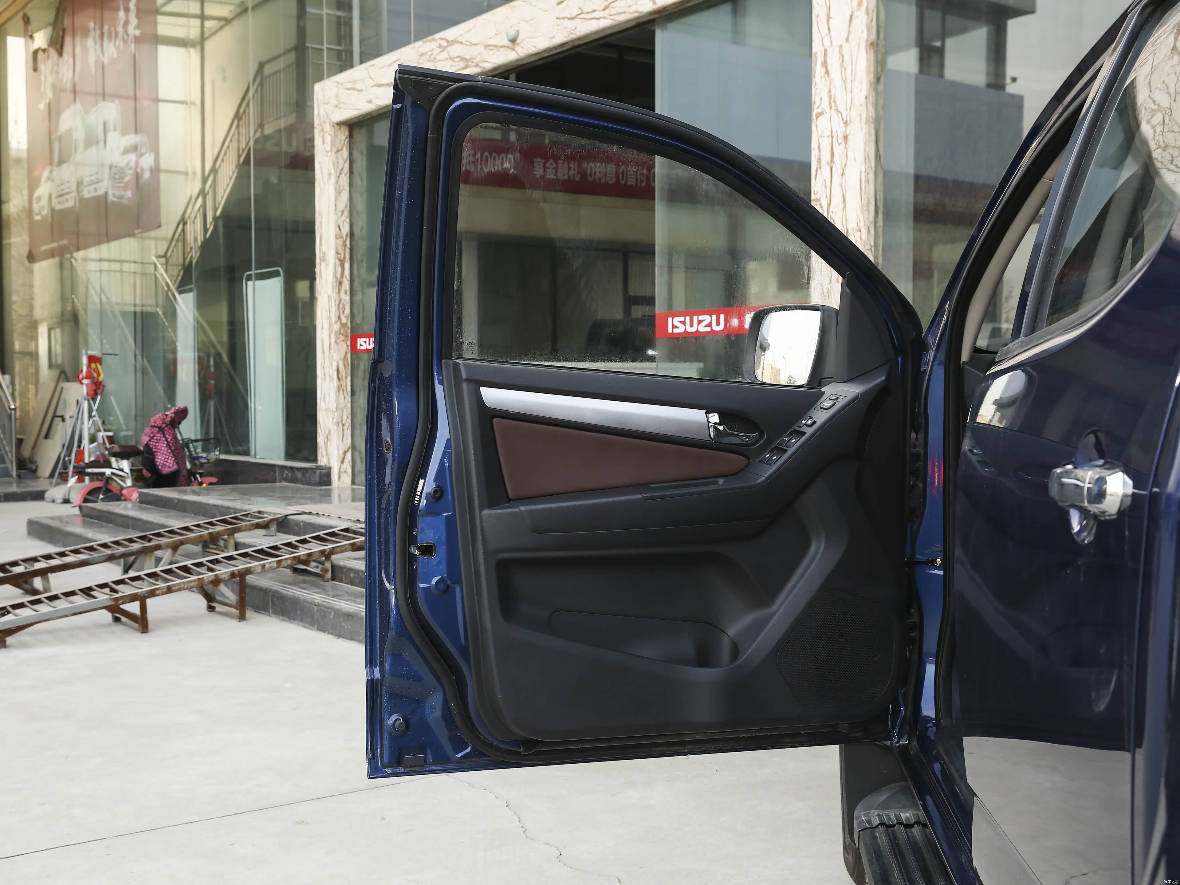 Qingling Isuzu Taga Da Ka &mdash; Interior 3