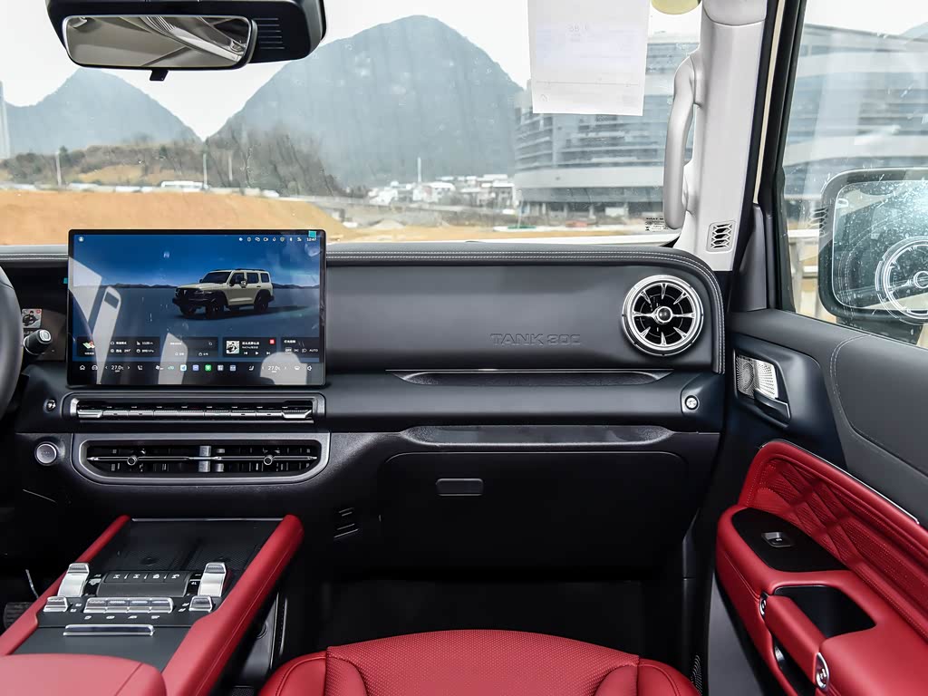 GWM Tank 300 2025 2.0T 4x4 &mdash; Interior 4