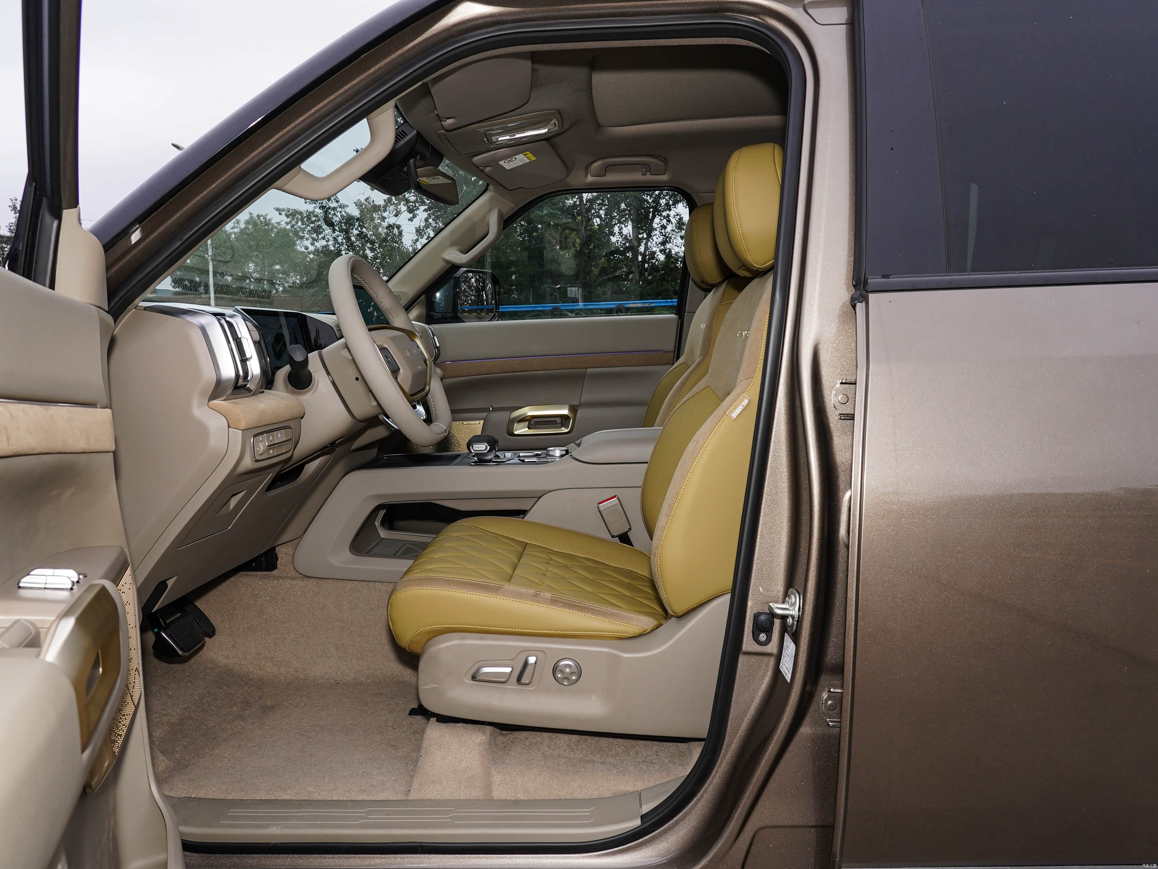 Zhengzhou Nissan Feng Tan Frontier pro &mdash; Interior 1