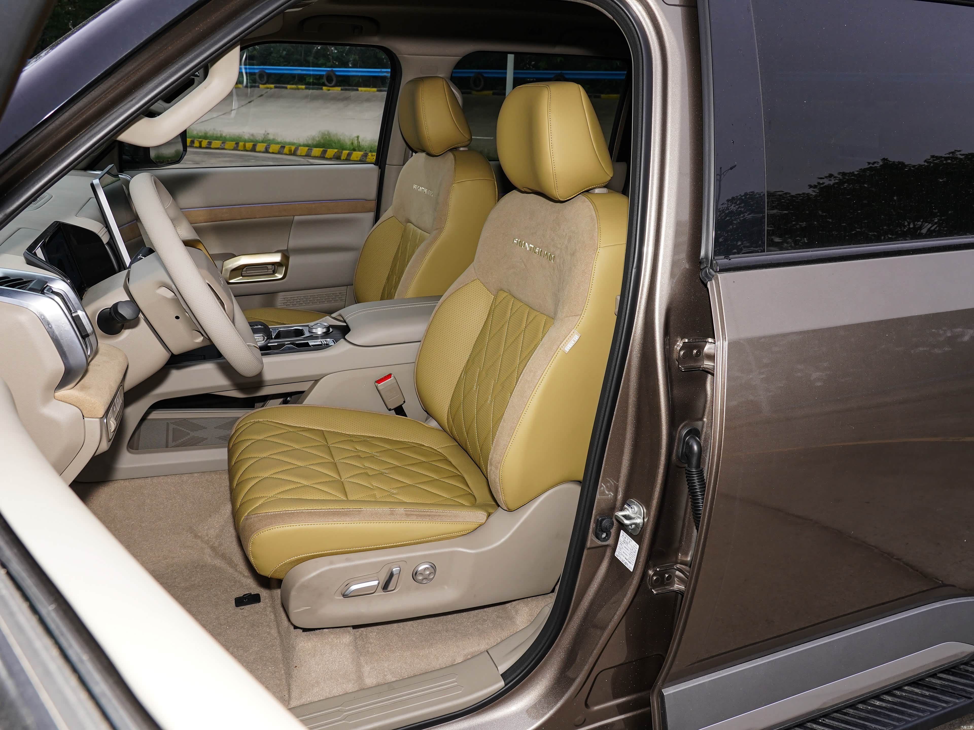 Zhengzhou Nissan Feng Tan Frontier pro &mdash; Interior 2