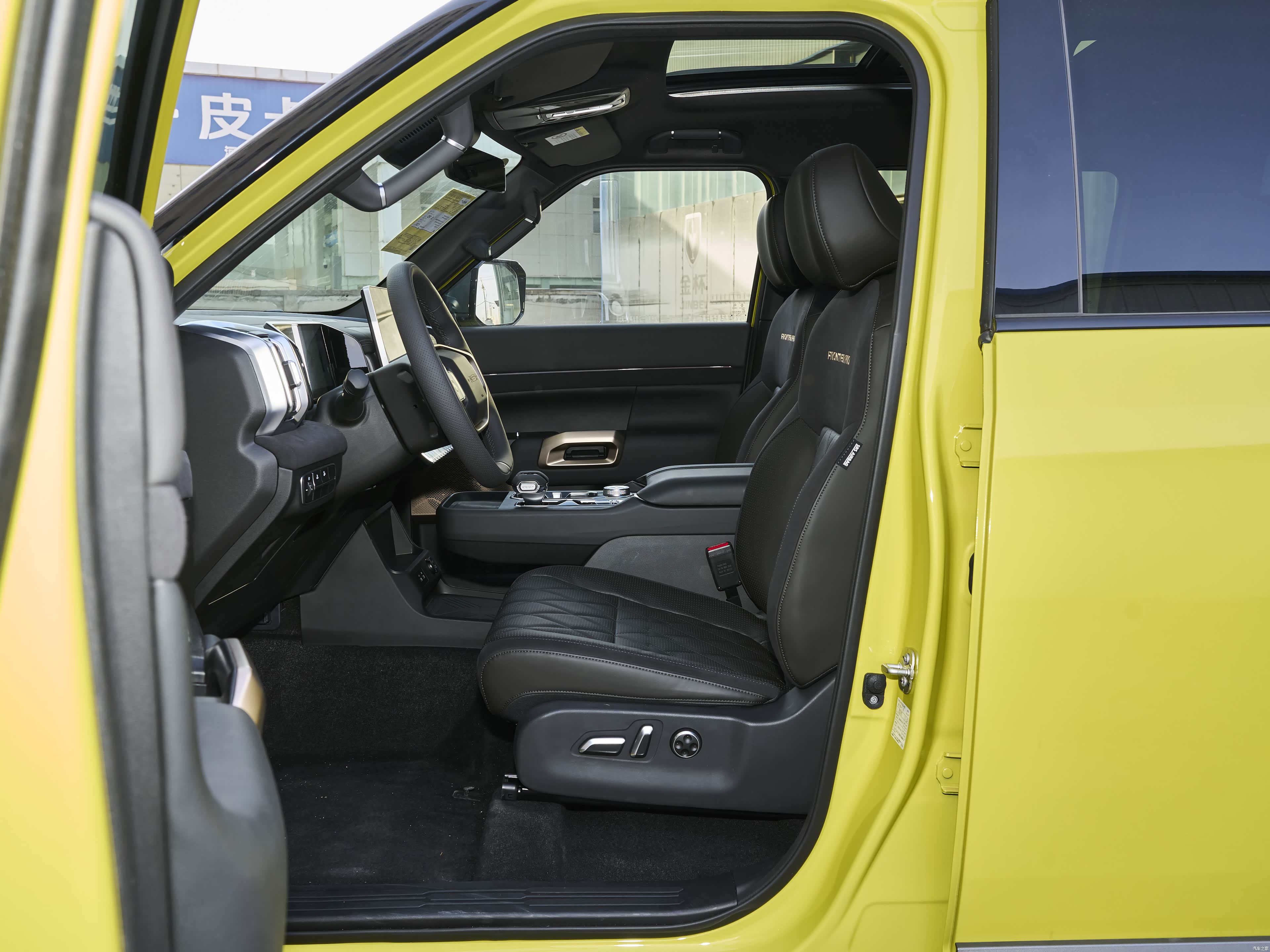 Zhengzhou Nissan Feng Tan Frontier pro phev &mdash; Interior 1