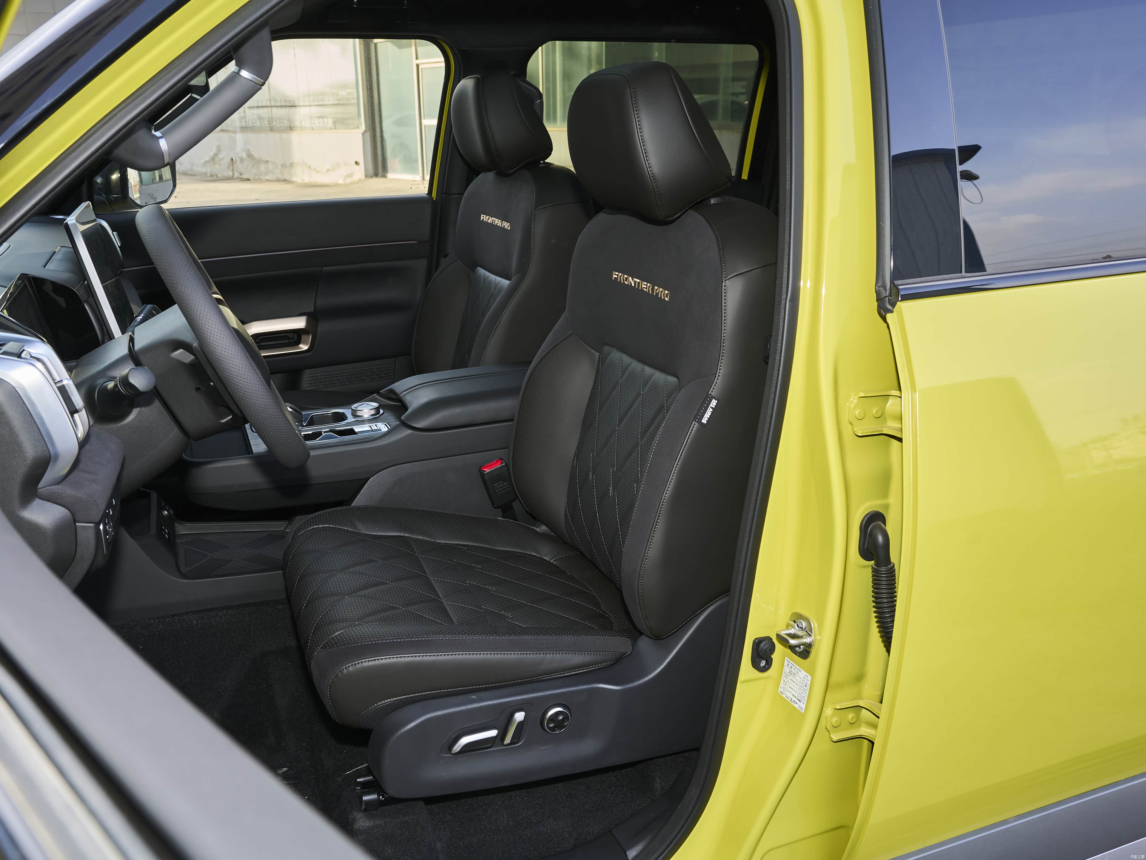 Zhengzhou Nissan Feng Tan Frontier pro phev &mdash; Interior 2