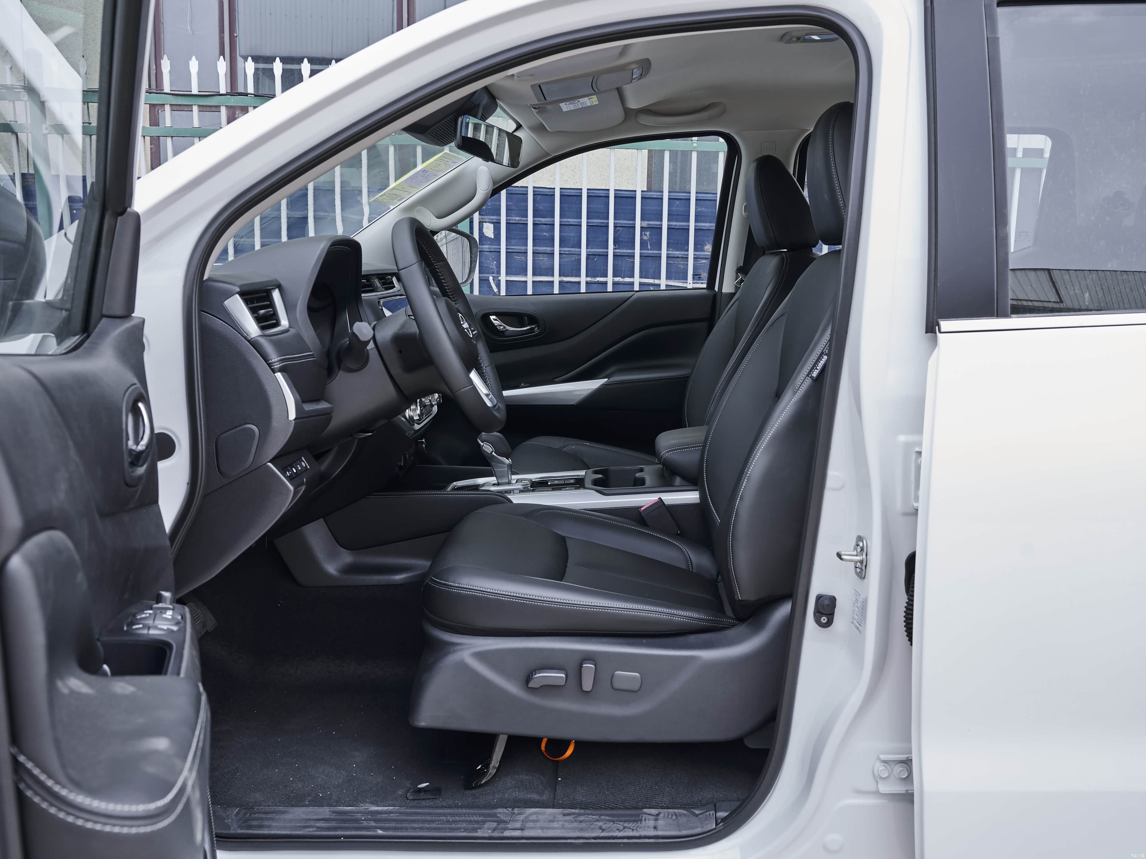 Zhengzhou Nissan Na Wa La &mdash; Interior 1