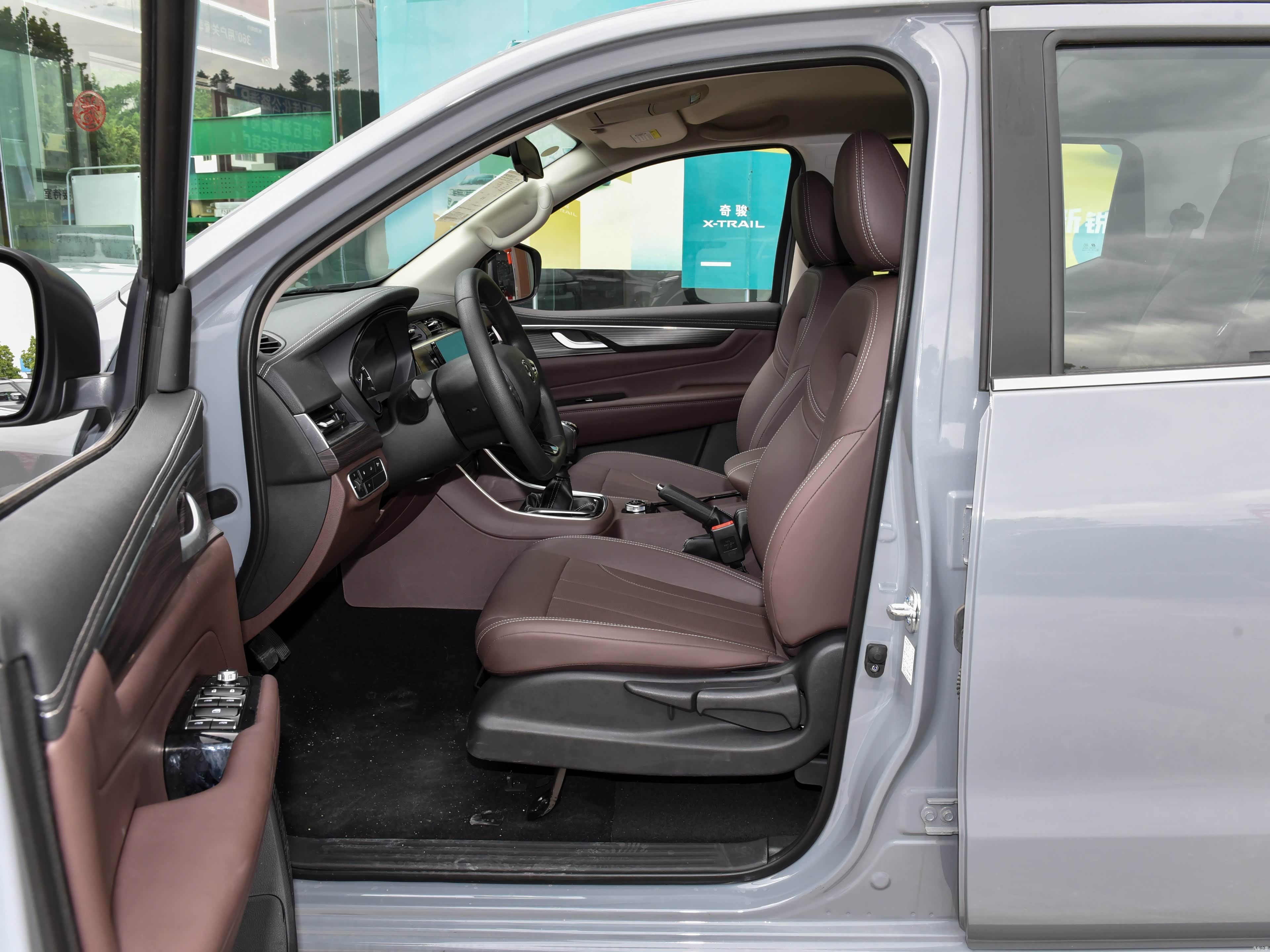 Zhengzhou Nissan Rui Qi 7 &mdash; Interior 1