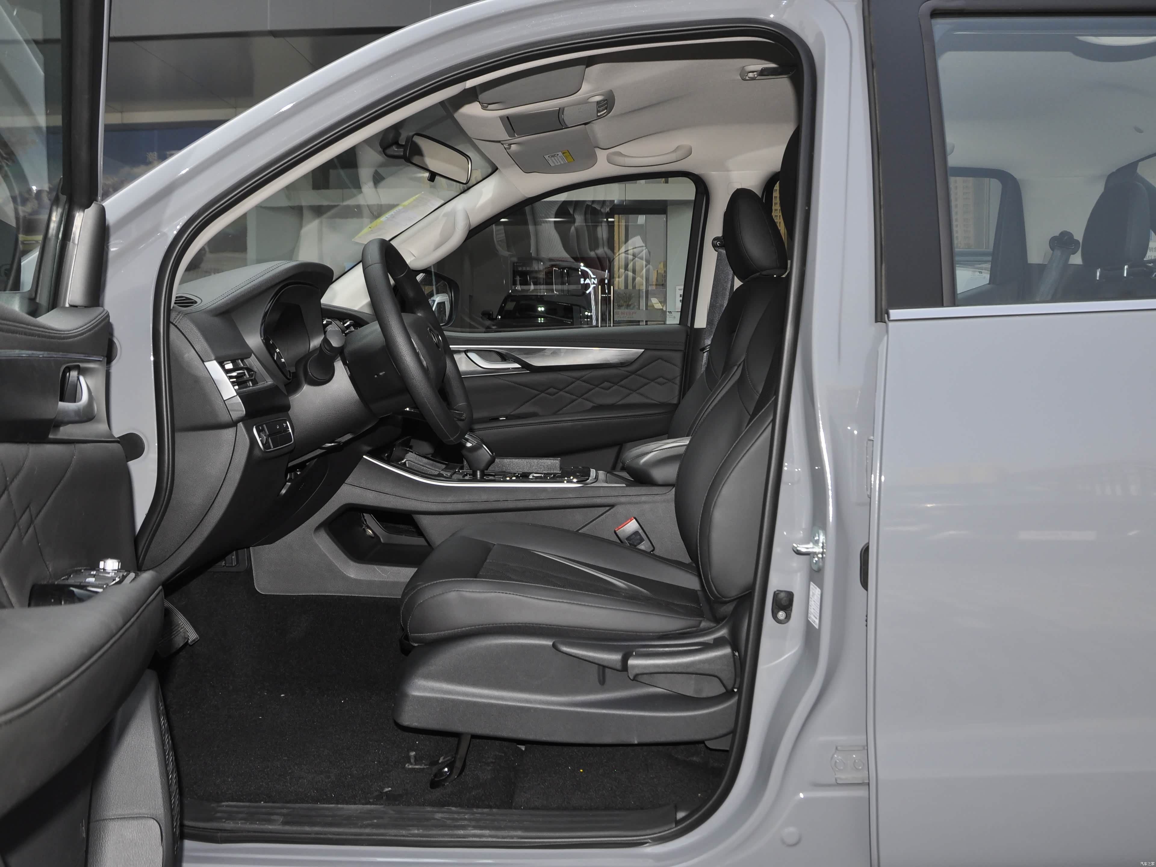 Zhengzhou Nissan Rui Qi 7 Xin Neng Yuan &mdash; Interior 1