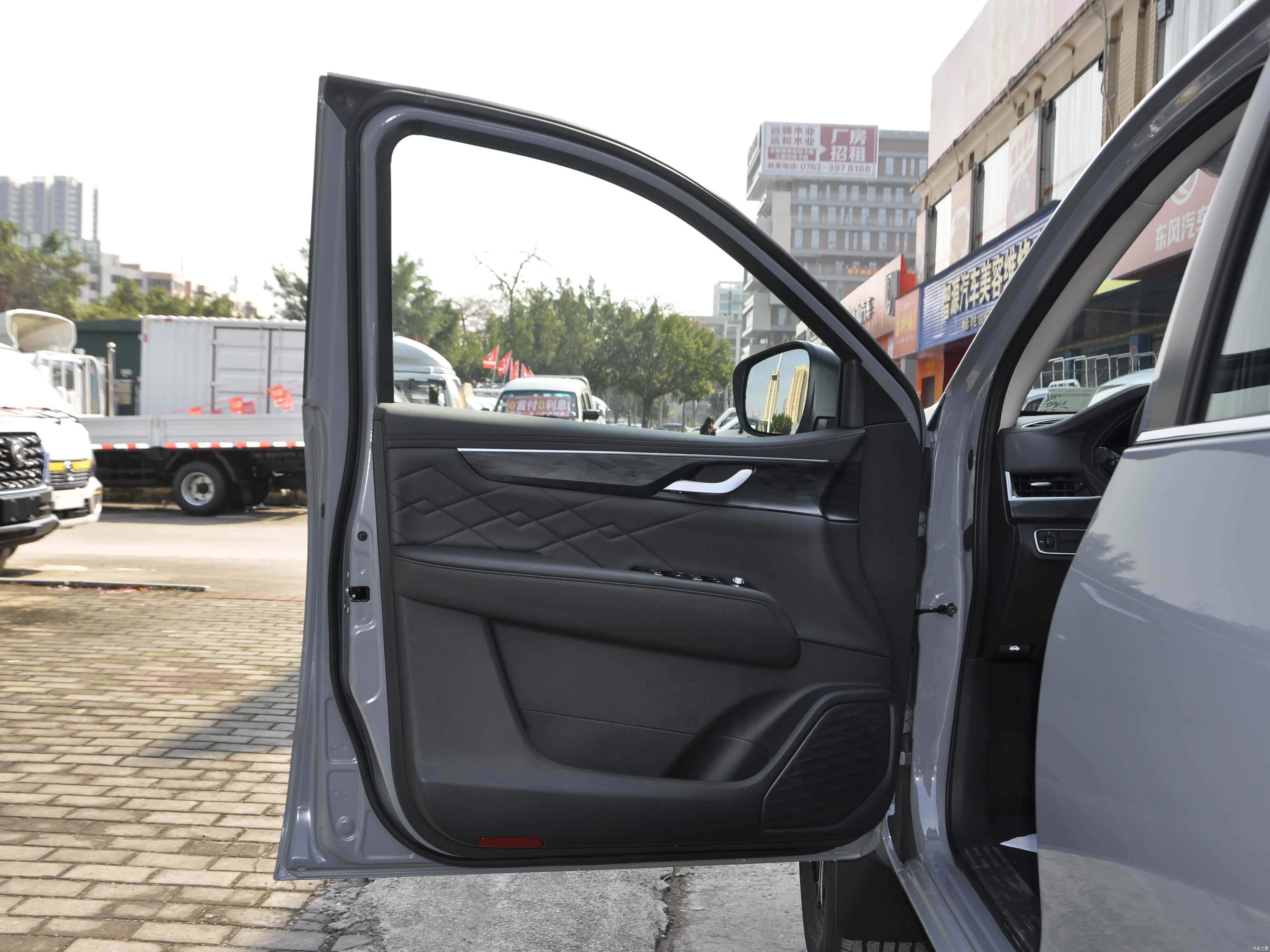 Zhengzhou Nissan Rui Qi 7 Xin Neng Yuan &mdash; Interior 3