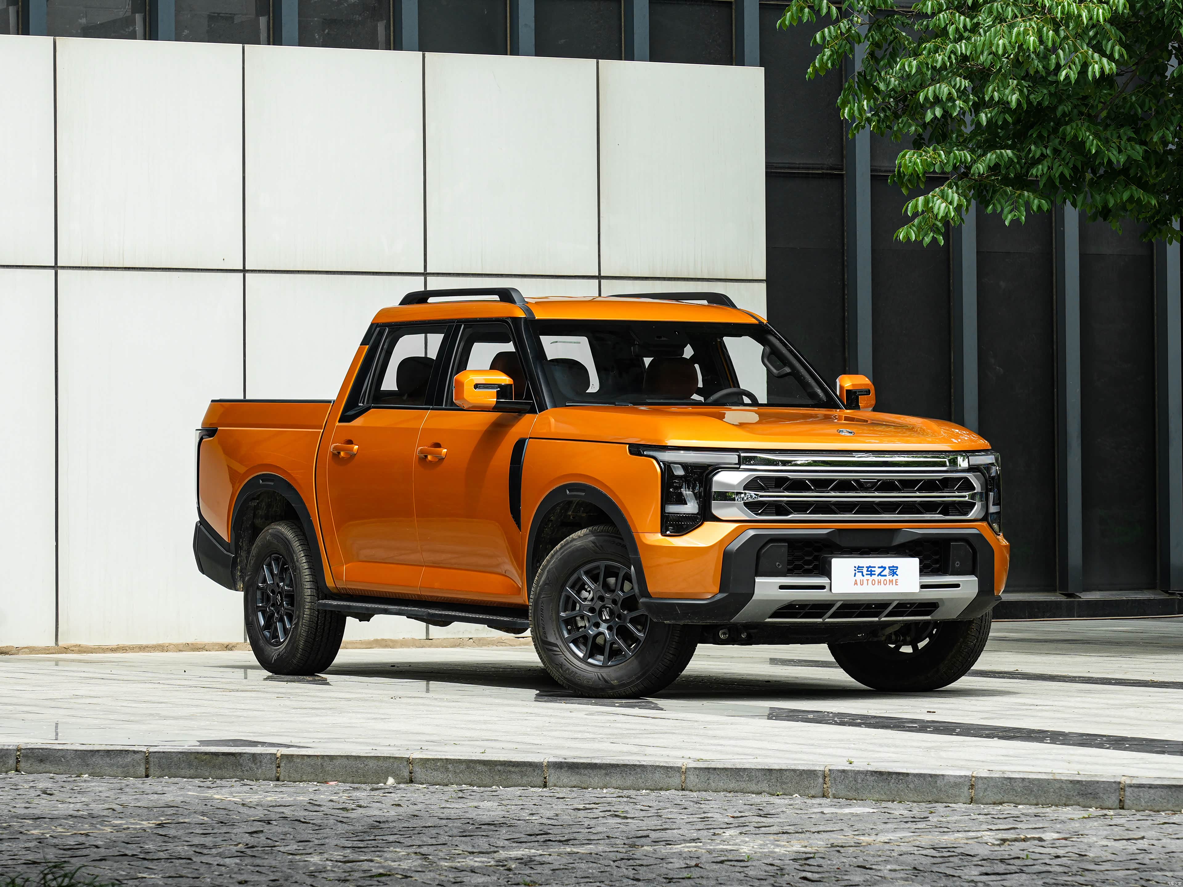Zhengzhou Nissan Zheng Zhou Ri Chan Z9 &mdash; Exterior 3