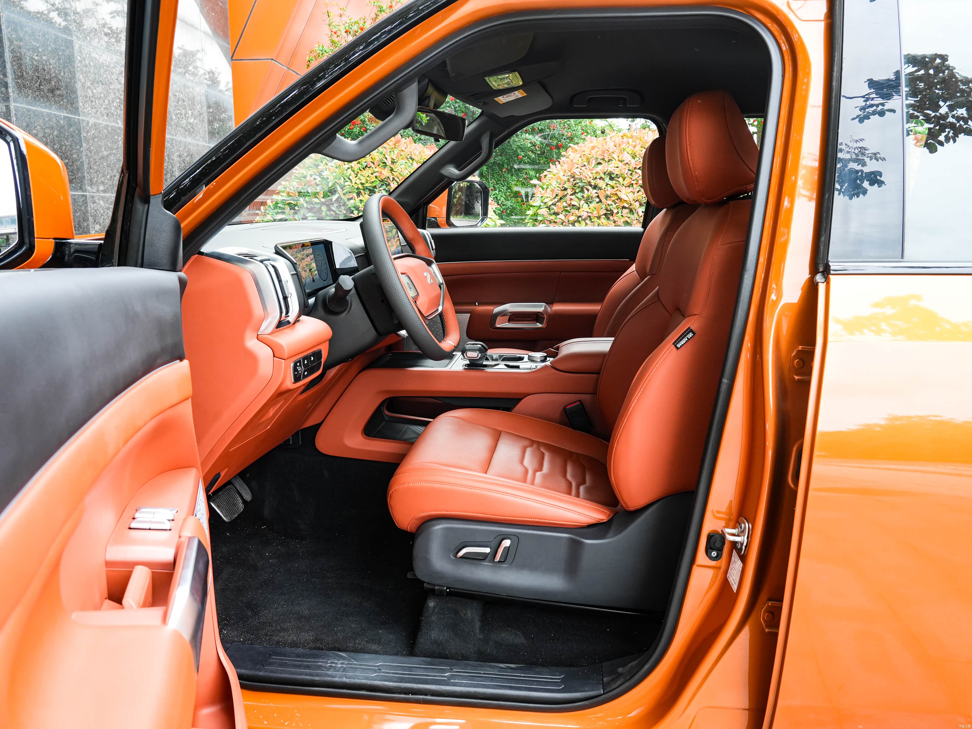 Zhengzhou Nissan Zheng Zhou Ri Chan Z9 &mdash; Interior 1