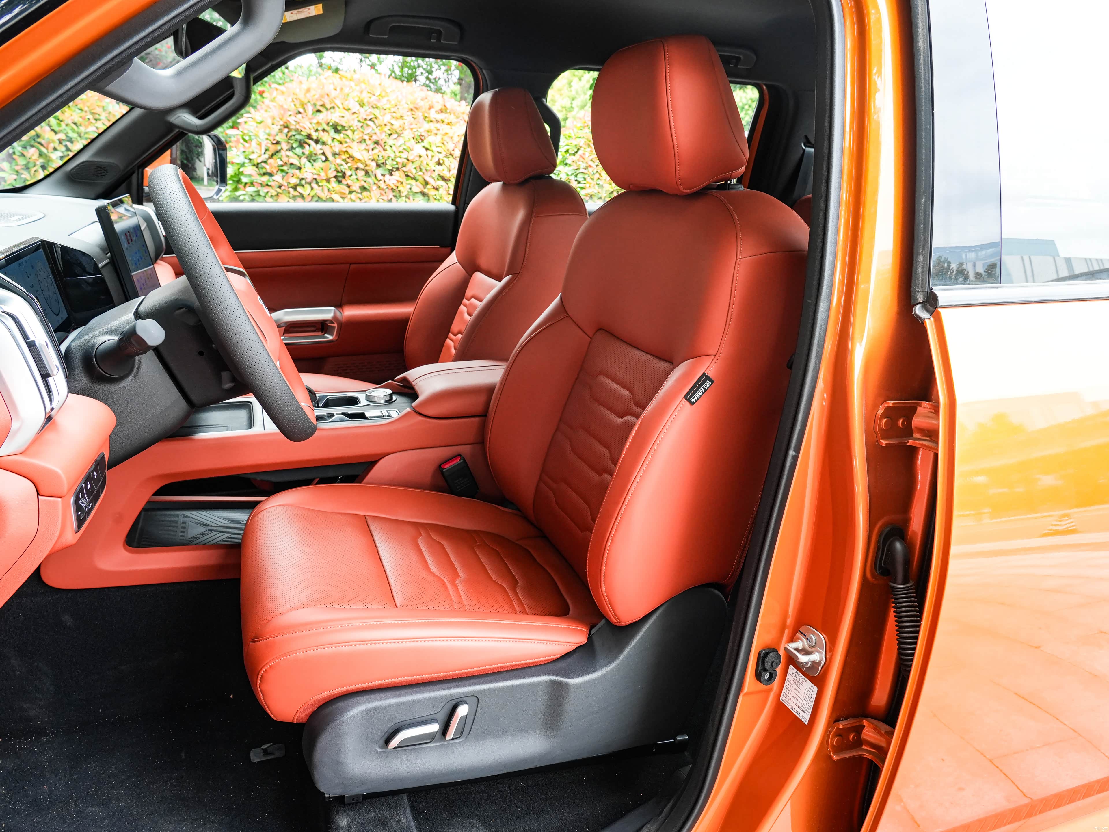 Zhengzhou Nissan Zheng Zhou Ri Chan Z9 &mdash; Interior 2