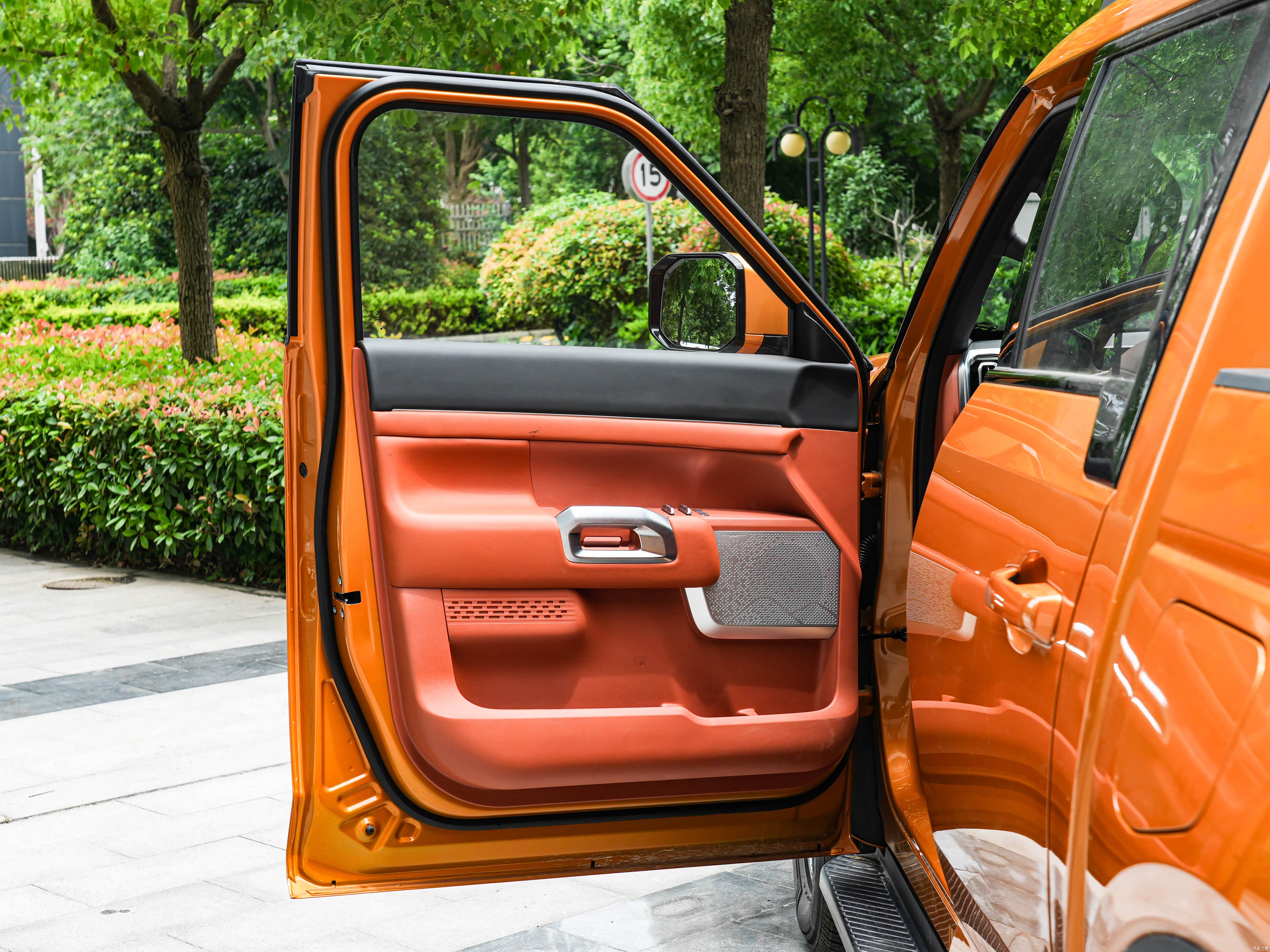 Zhengzhou Nissan Zheng Zhou Ri Chan Z9 &mdash; Interior 3