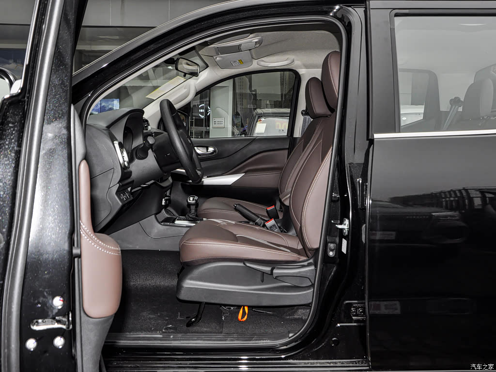 ZNA Rich 6 pro 2025 2.3T Automatic 4x4 Diesel &mdash; Interior 4