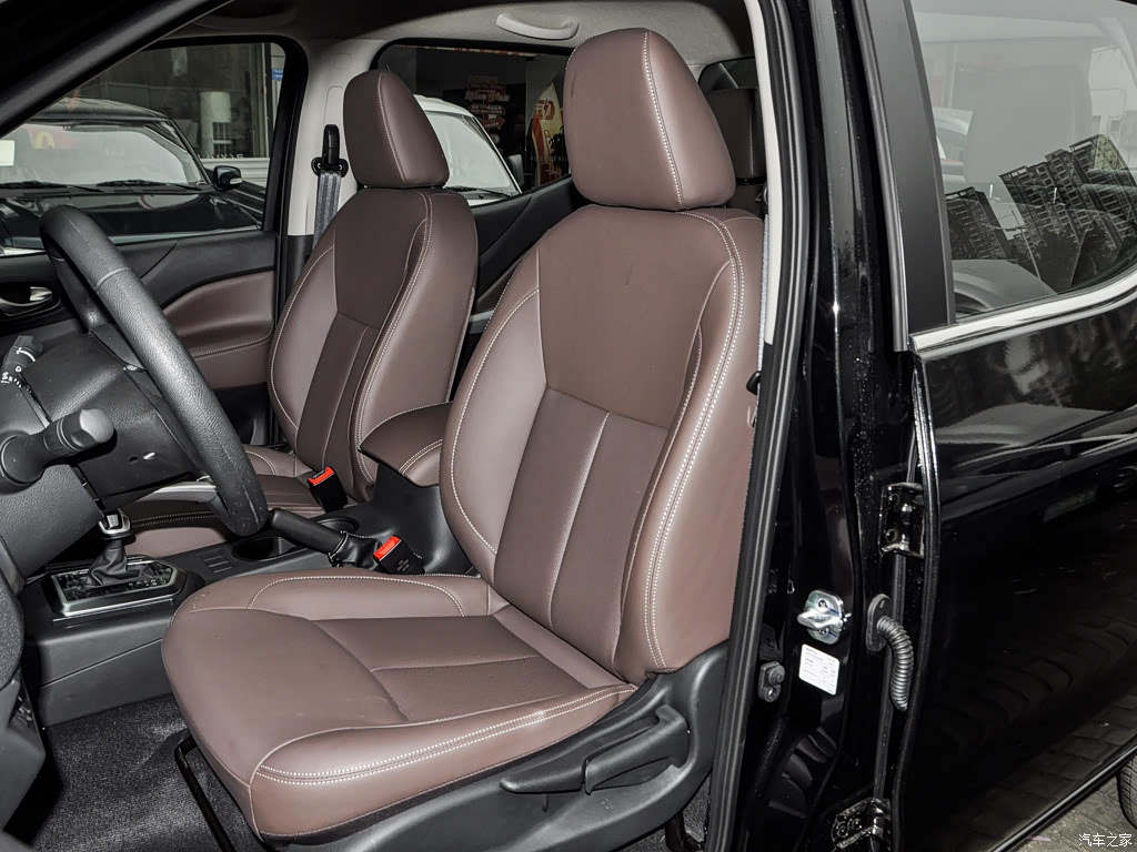 ZNA Rich 6 pro 2025 2.3T Automatic 4x4 Diesel &mdash; Interior 5