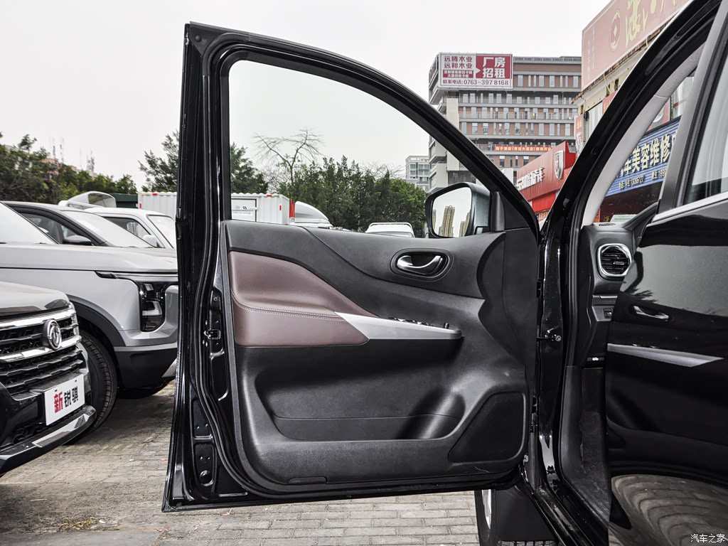 ZNA Rich 6 pro 2025 2.3T Automatic 4x4 Diesel &mdash; Interior 6
