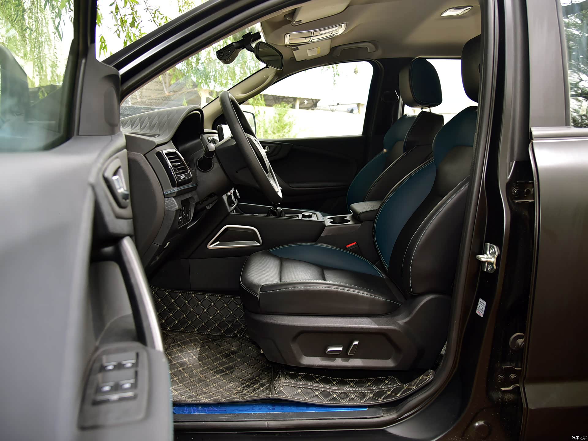 ZX Auto Zhong Xing 1986 &mdash; Interior 1